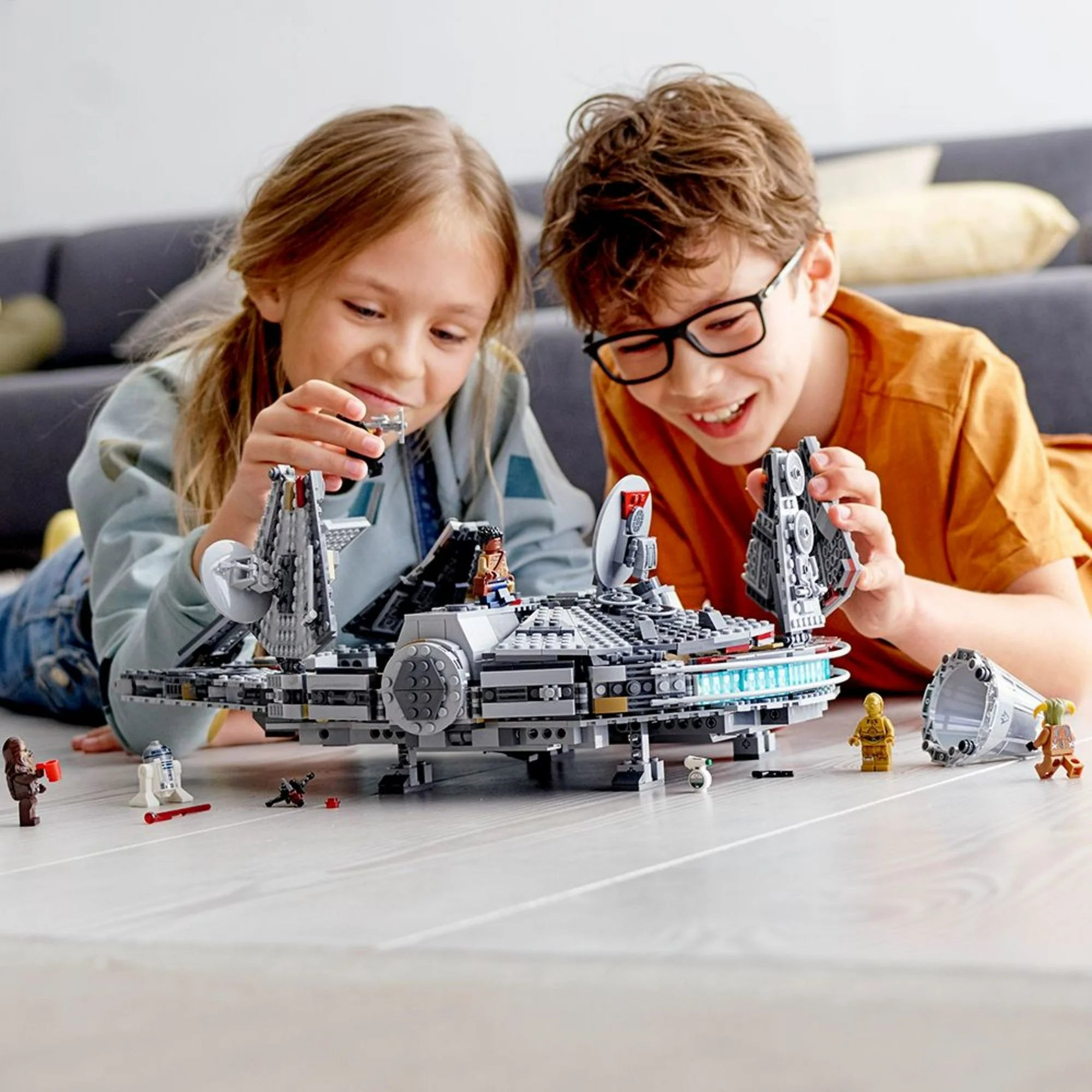 Millennium Falcon Building Set - Starship Model with Finn, Chewbacca, Lando Calrissian, Boolio