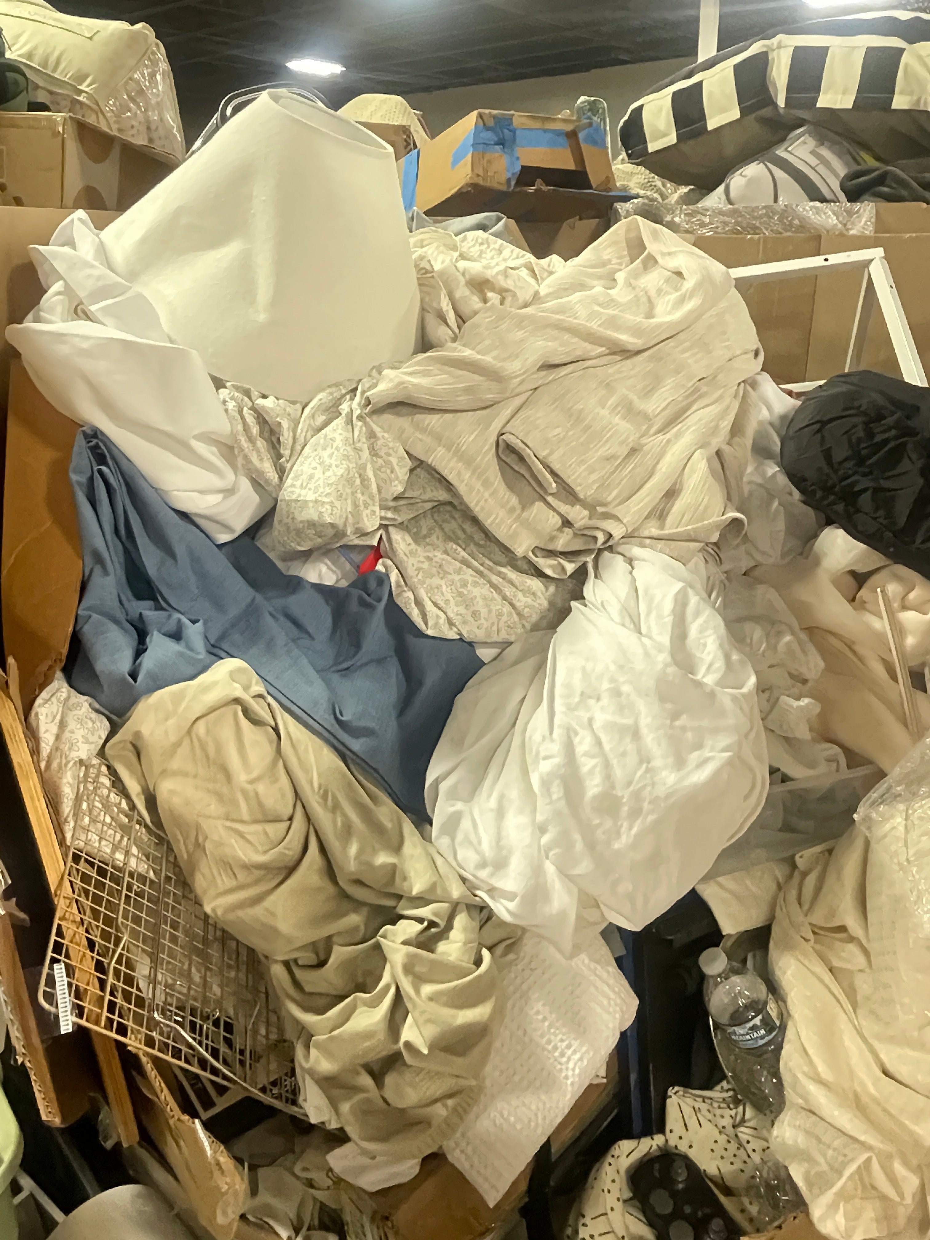 1 Pallet Unmatched Curtain/Linens/Pillowcases/Sheets