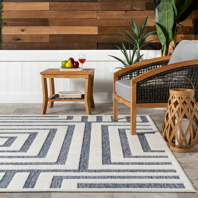 Transitional Diamond Indoor/Outdoor Area Rug, 5x8