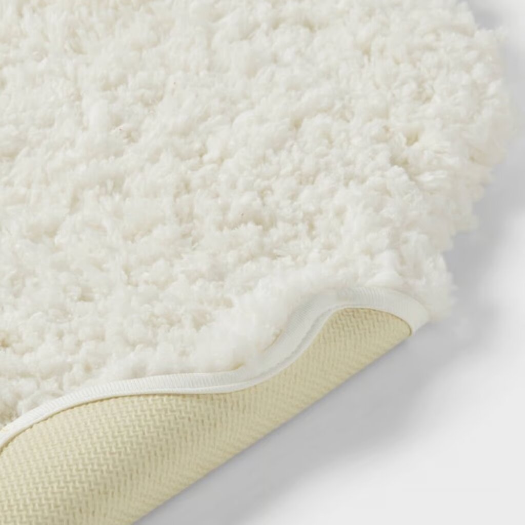 Plush Shaped Bath Rug White, final cut