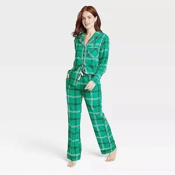 Large Women's Wondershop Pajama Set