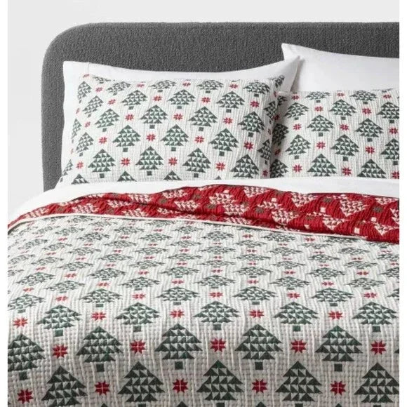 3pc Queen Holiday Matelasse Quilt and Sham Set Green Tree