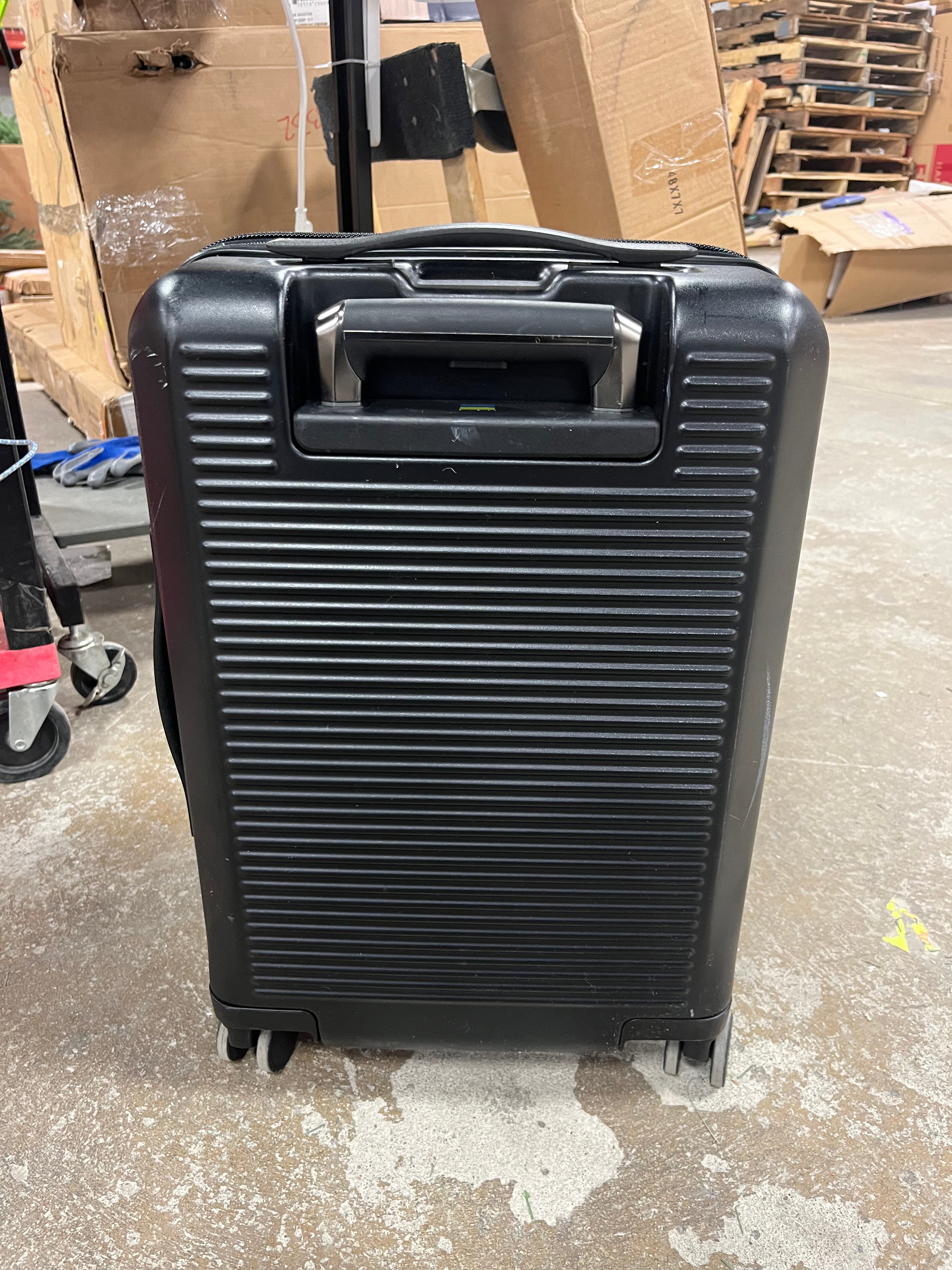 Signature Hardside Large Checked Spinner Suitcase