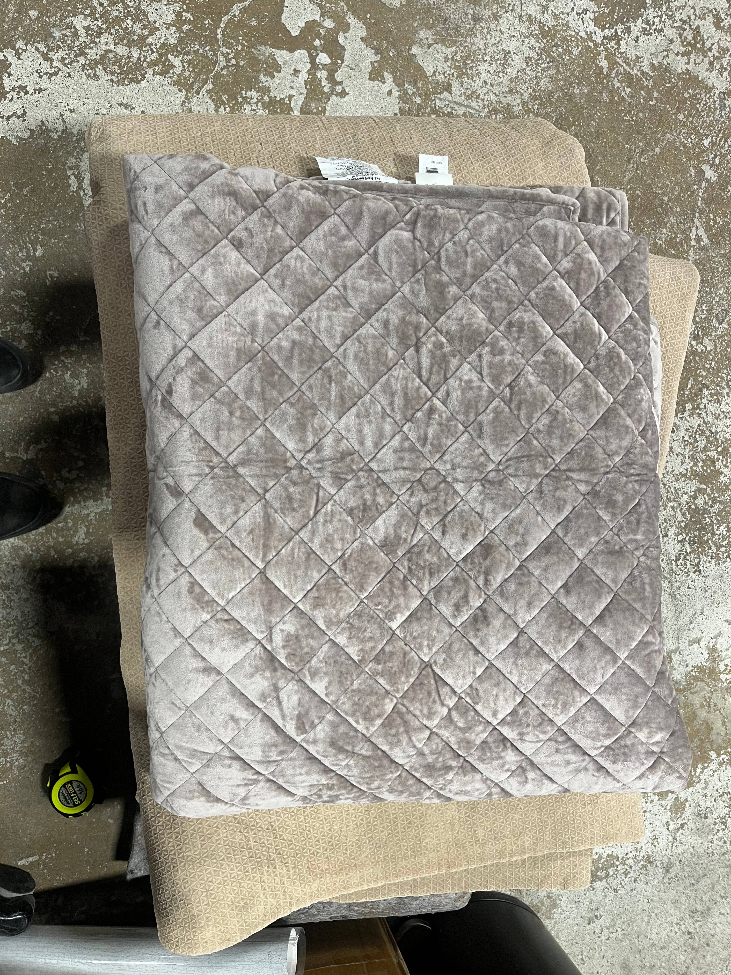 Luxe Diamond Stitch Velvet Quilt Full/Queen