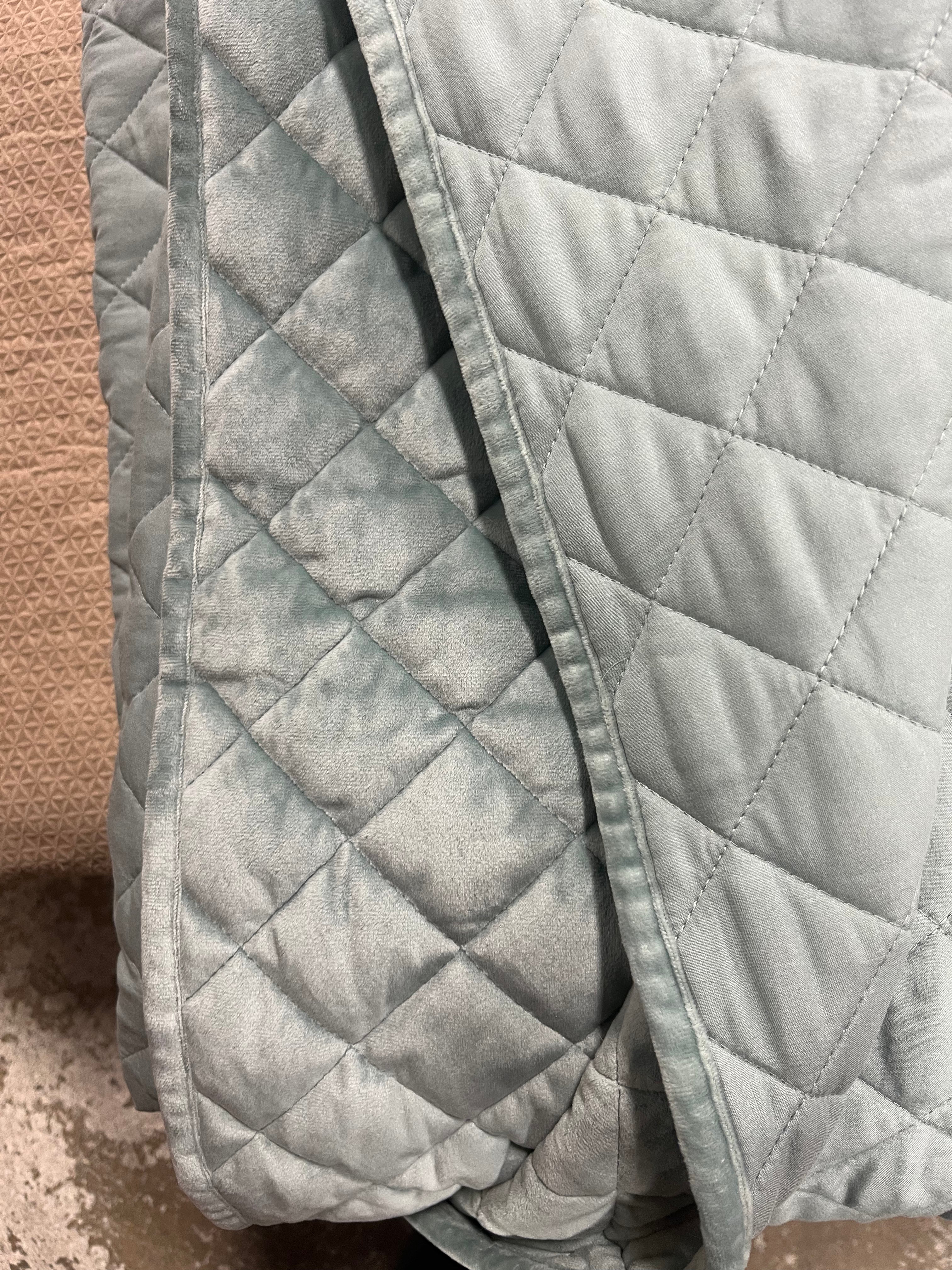 Luxe Diamond Stitch Velvet Quilt Full/Queen