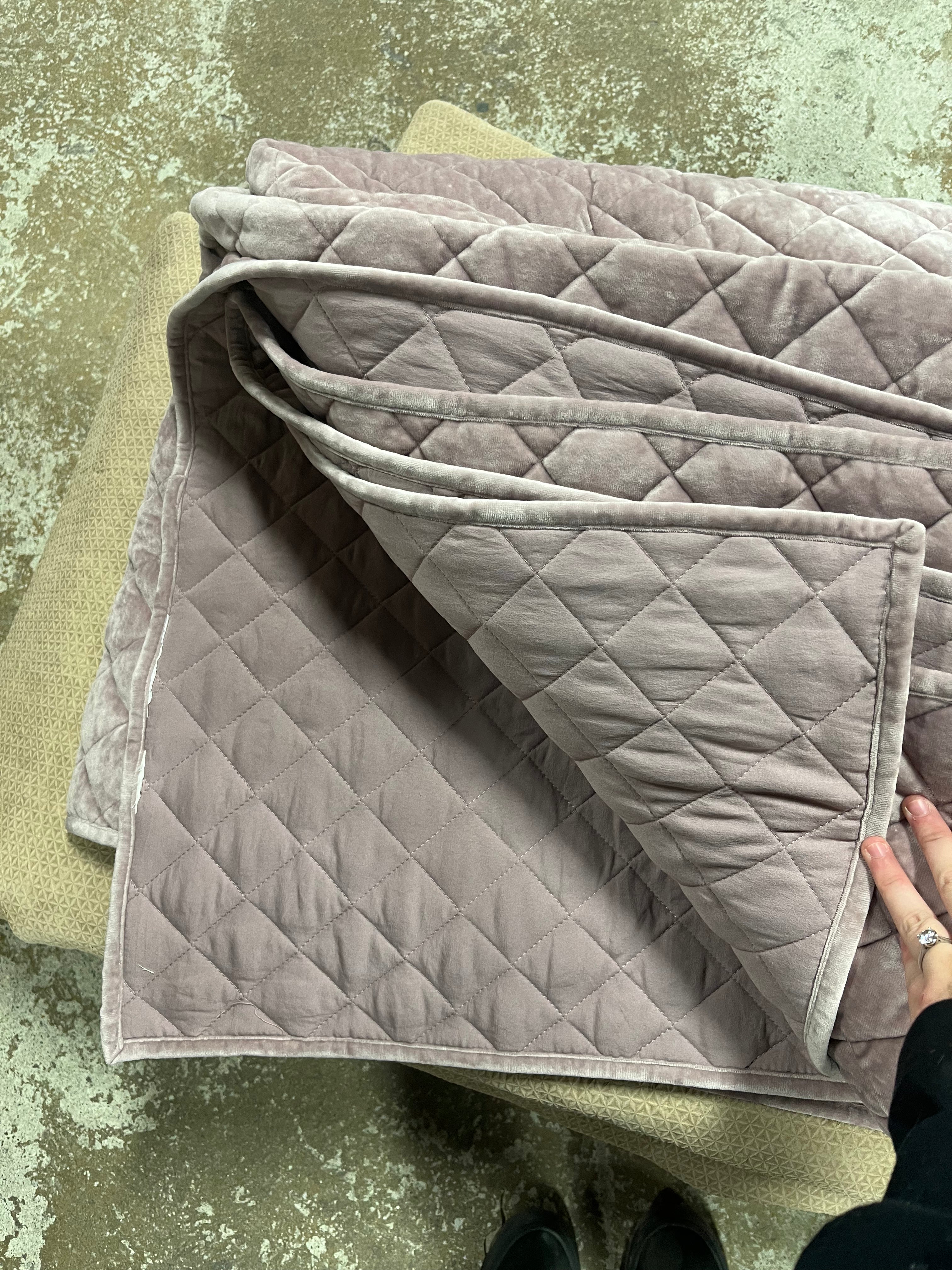 Luxe Diamond Stitch Velvet Quilt Full/Queen