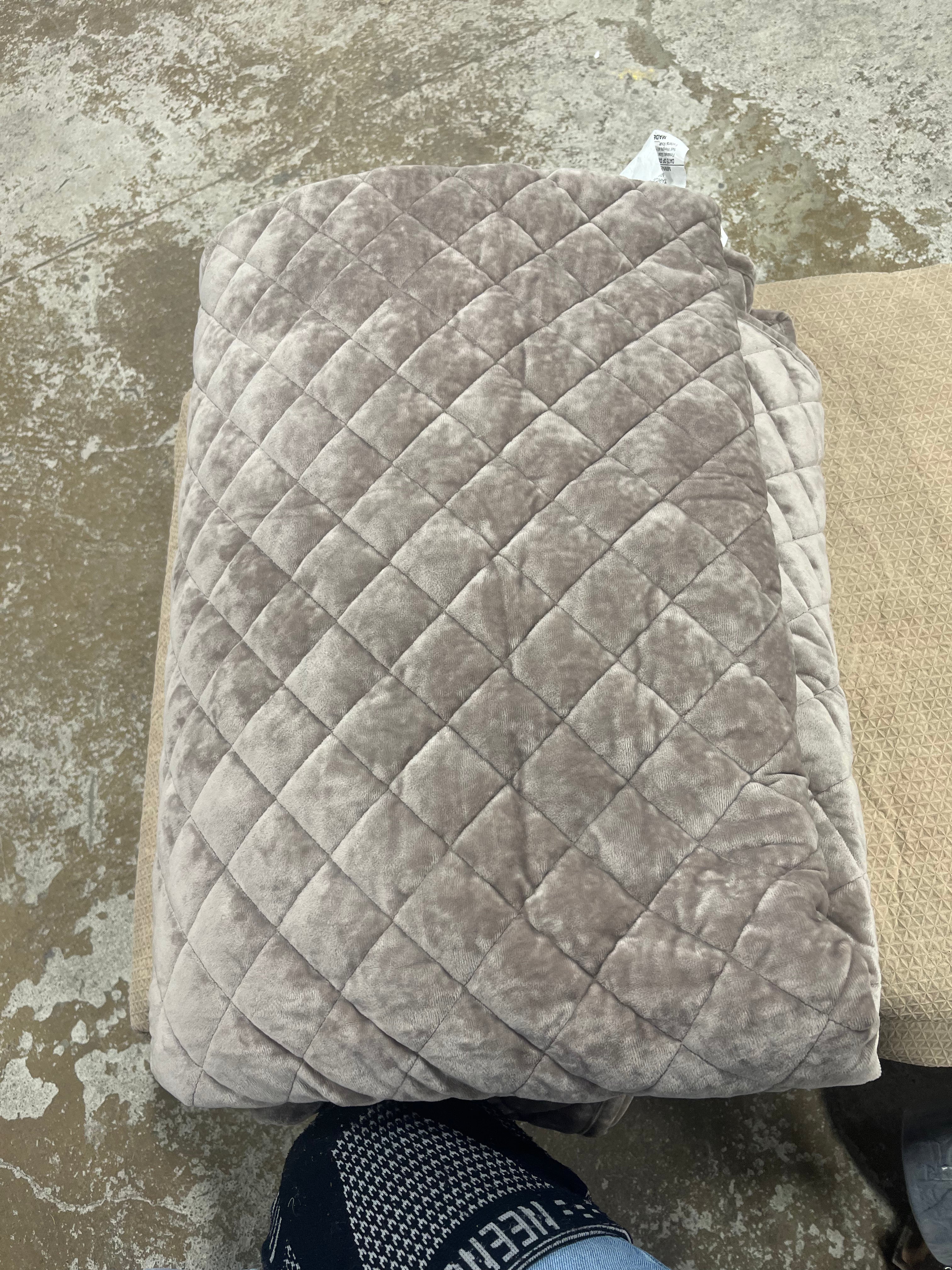 Luxe Diamond Stitch Velvet Quilt King