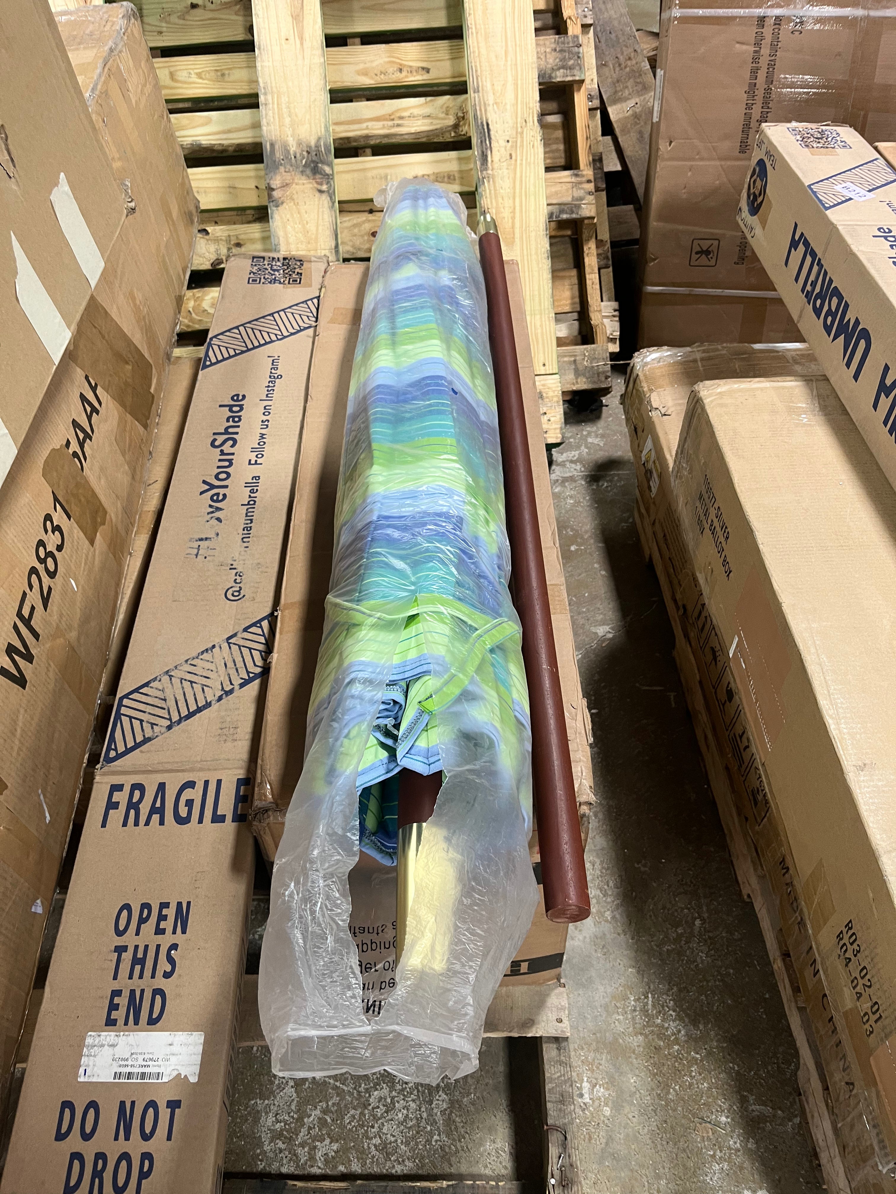 Arlo Market  Umbrella, 7'5"