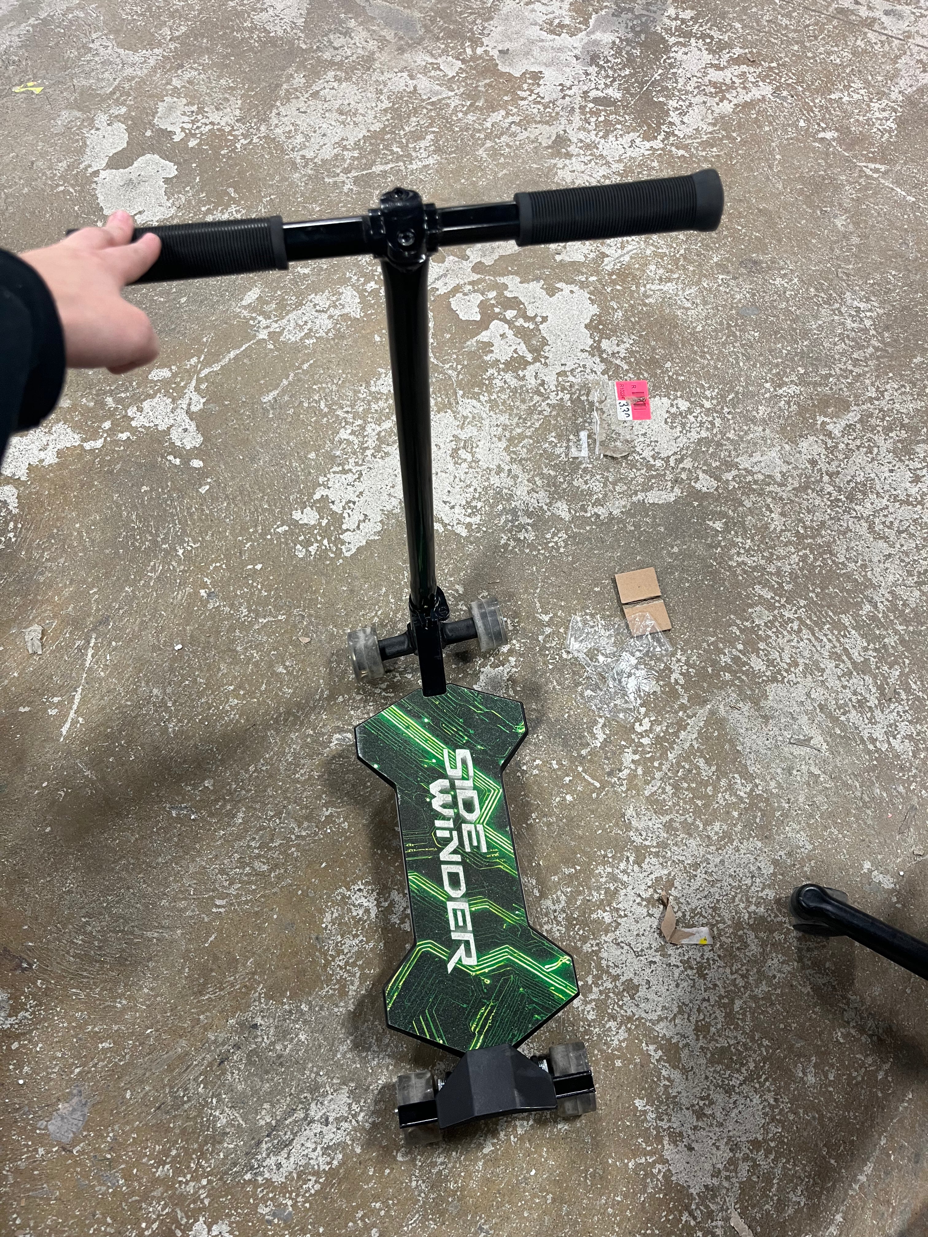 SideWinder Kick Scooter - Green