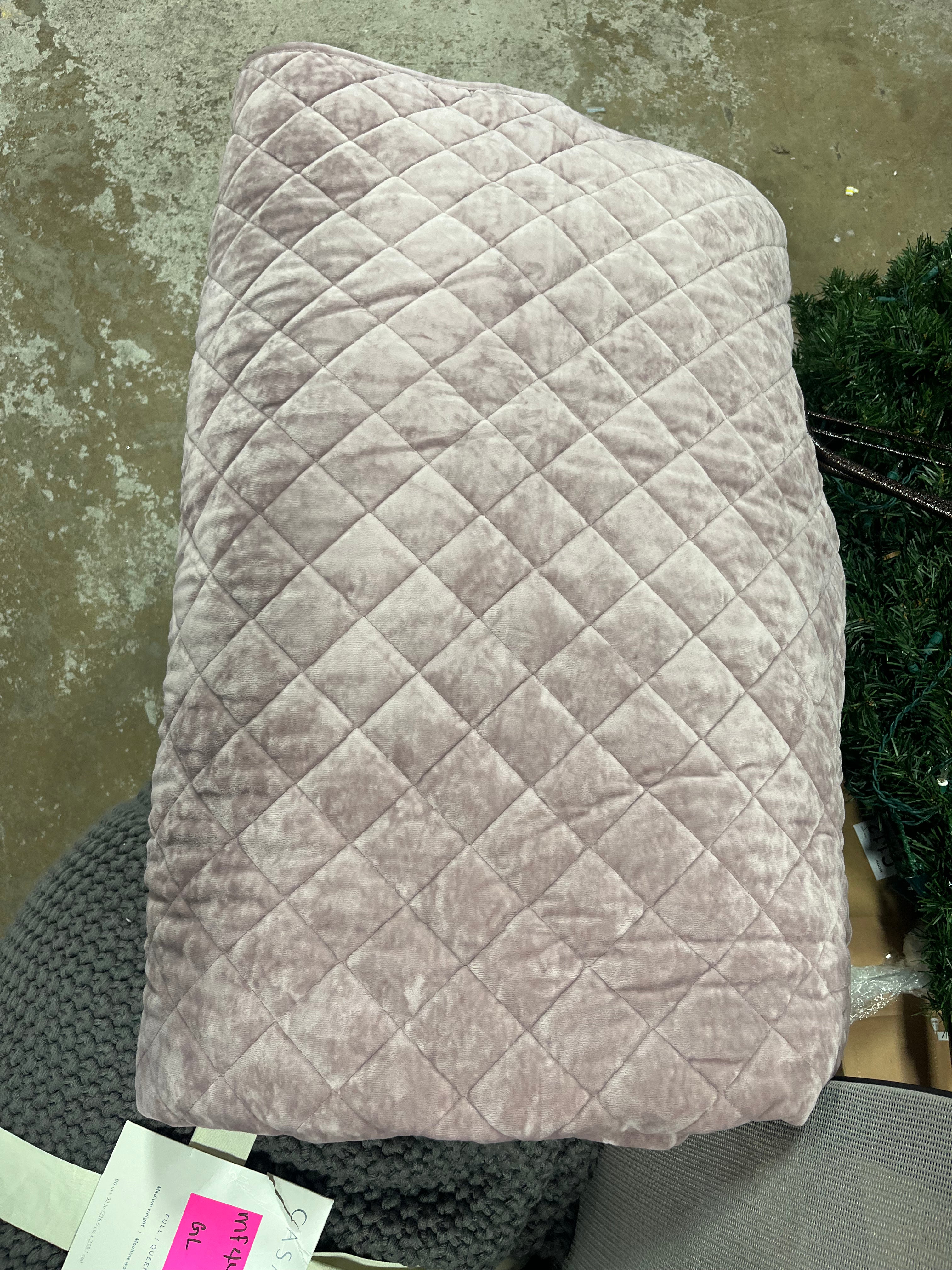 Luxe Diamond Stitch Velvet Quilt - Full/Queen