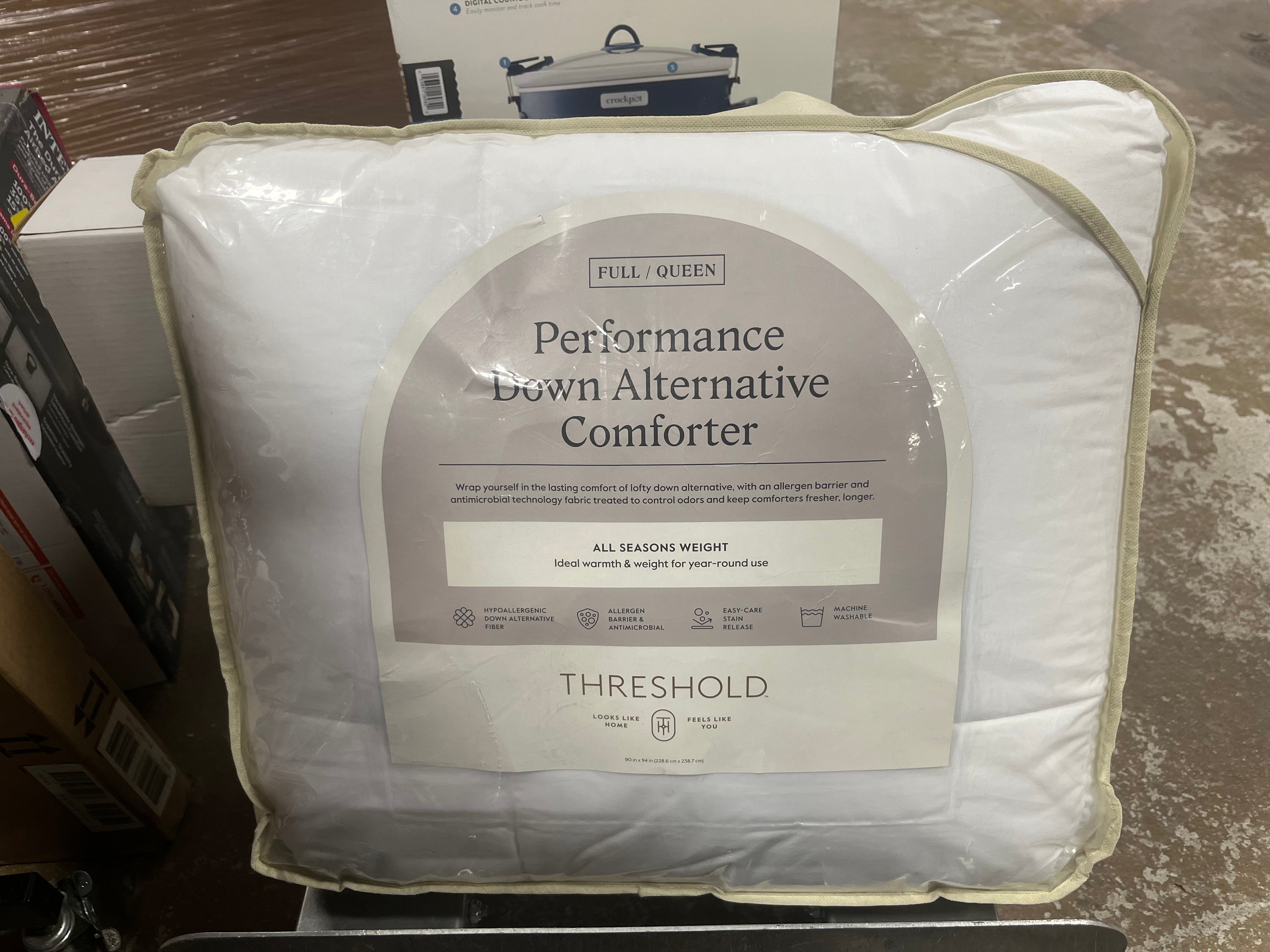 All Seasons Performance Down Alternative Comforter - Full/Queen