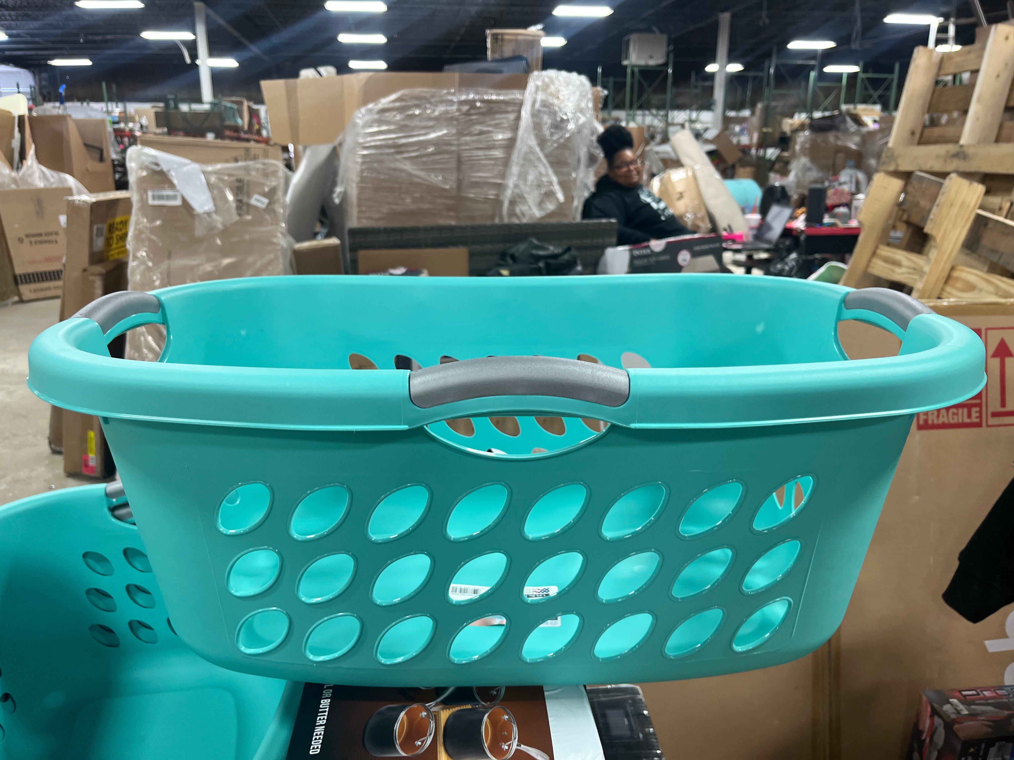 Ultra HipHold Bushel Plastic Clothes Laundry Basket Bin