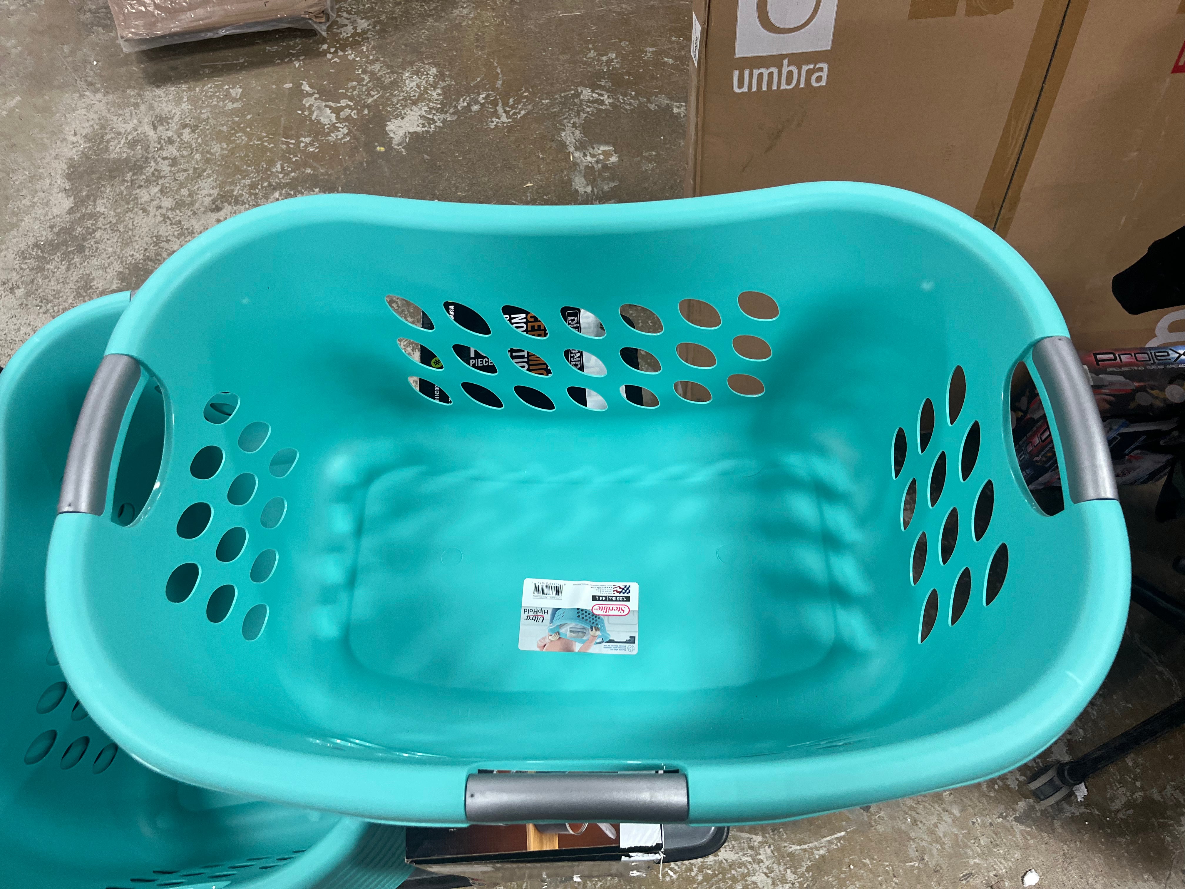 Ultra HipHold Bushel Plastic Clothes Laundry Basket Bin