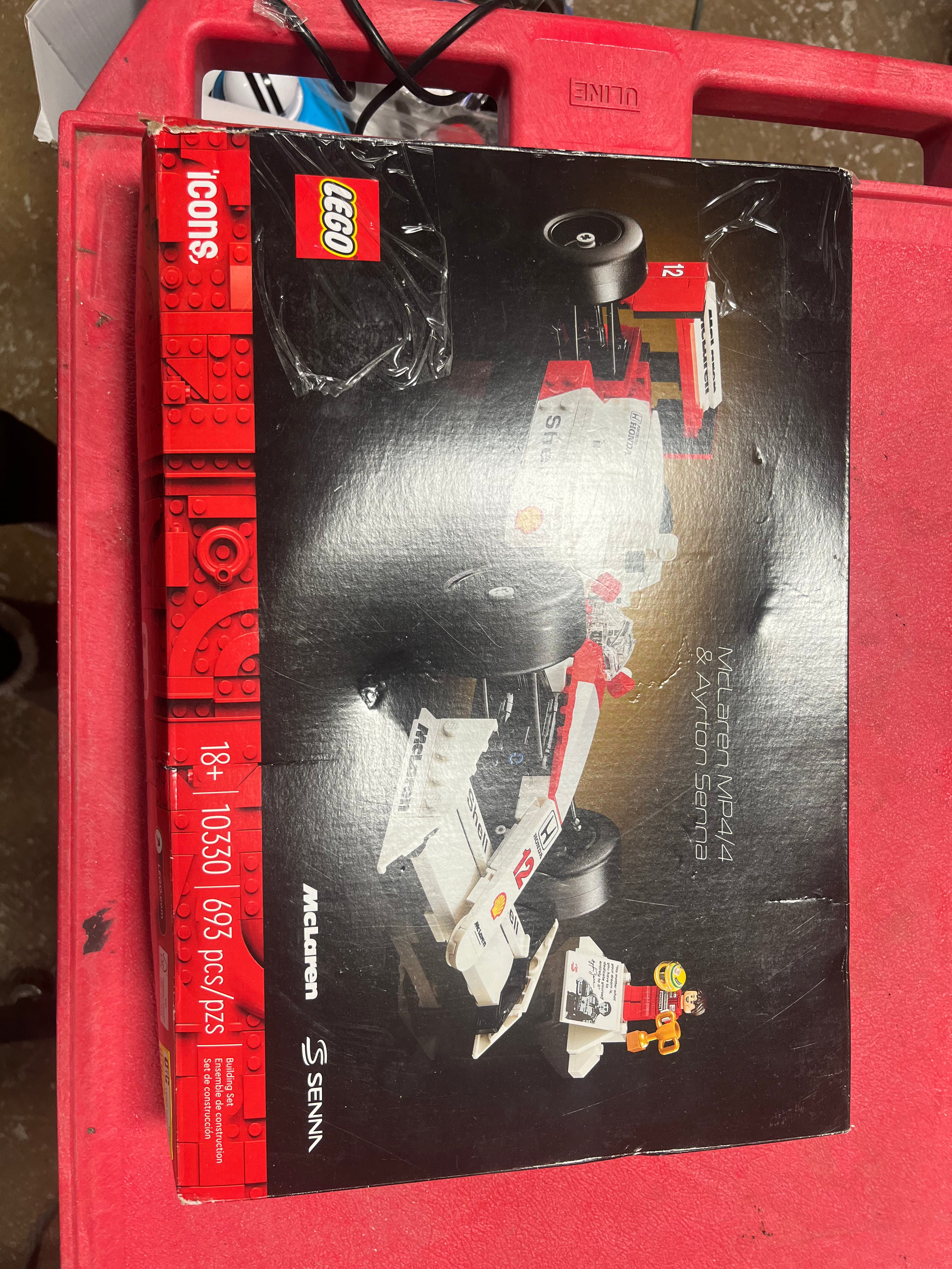 Icons McLaren MP4/4 & Ayrton Senna Model Race Car