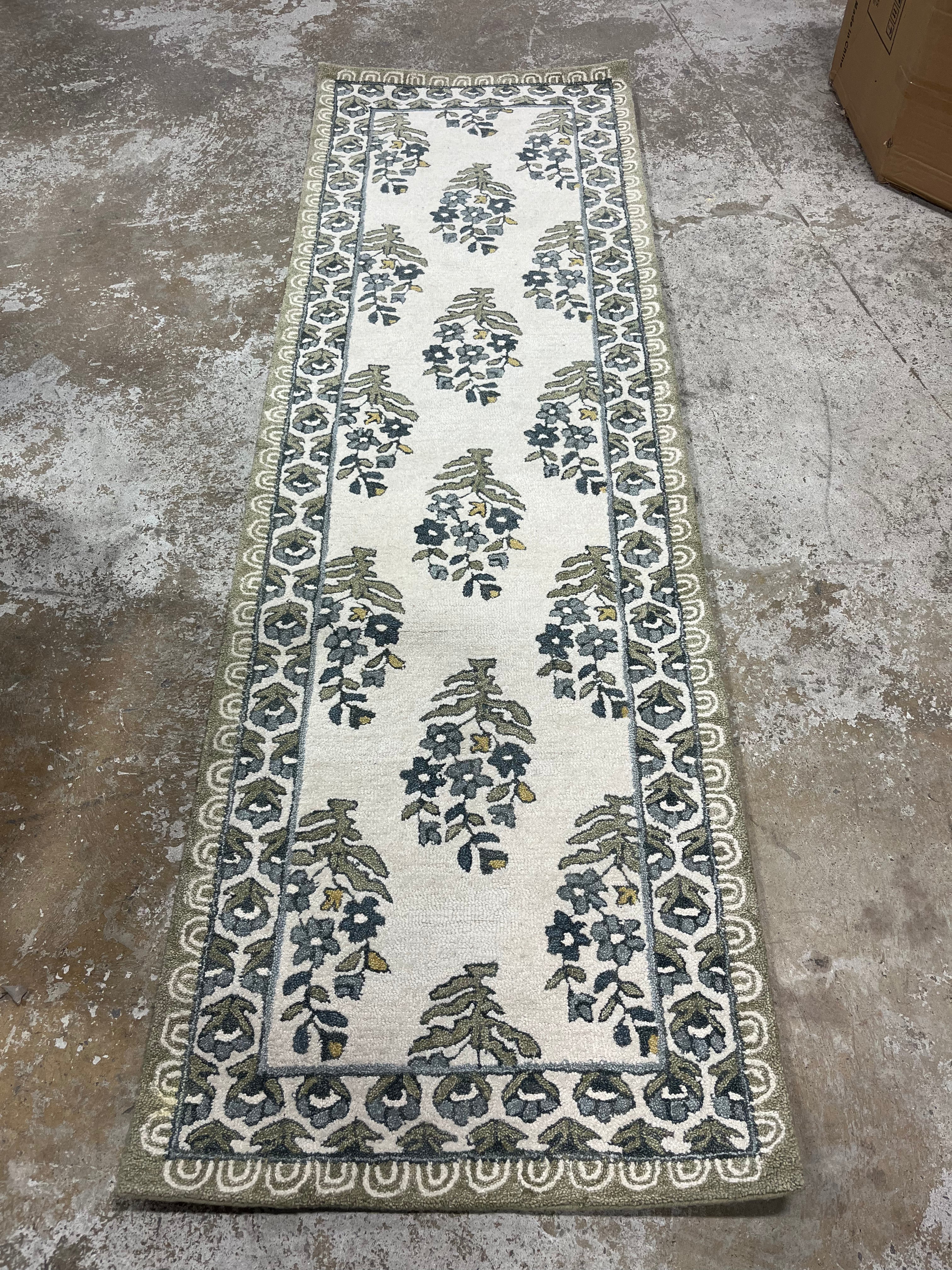 Cotswold Bourton Floral Handtufted Rug Green - 2'6" x 8'