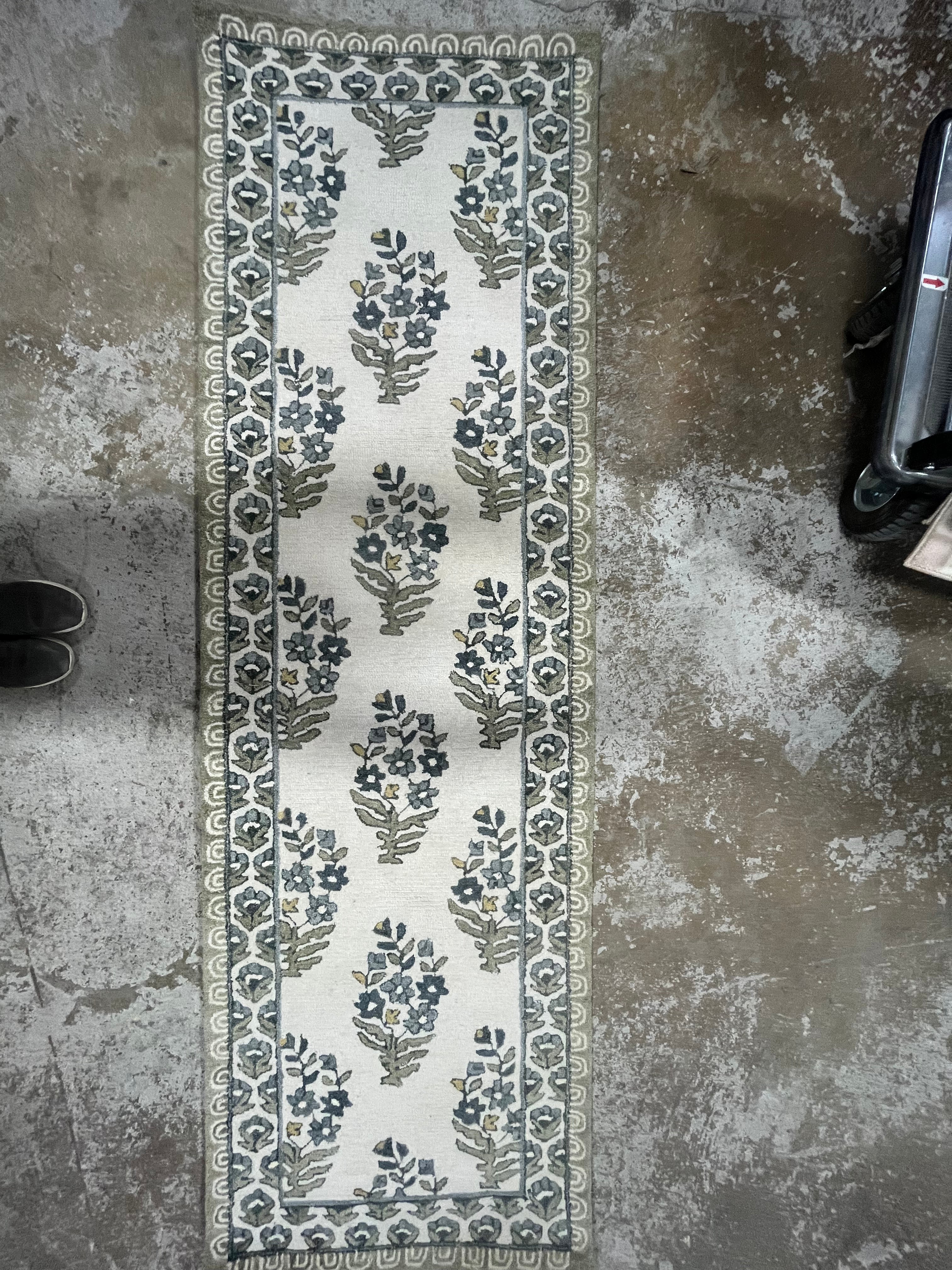 Cotswold Bourton Floral Handtufted Rug Green - 2'6" x 8'