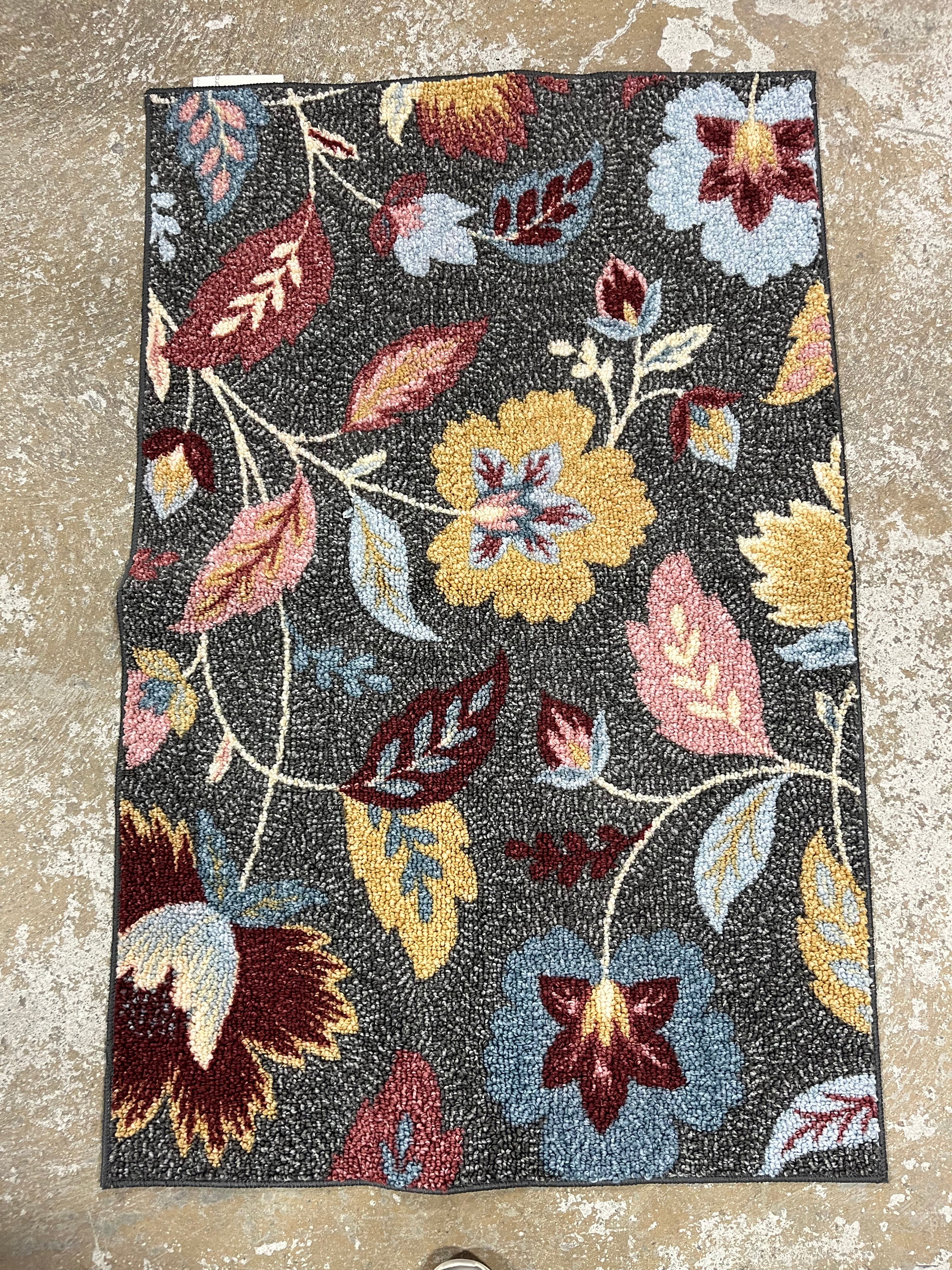 Washable Garden Floral Accent Rug Gray - 2'5" x 3'8"