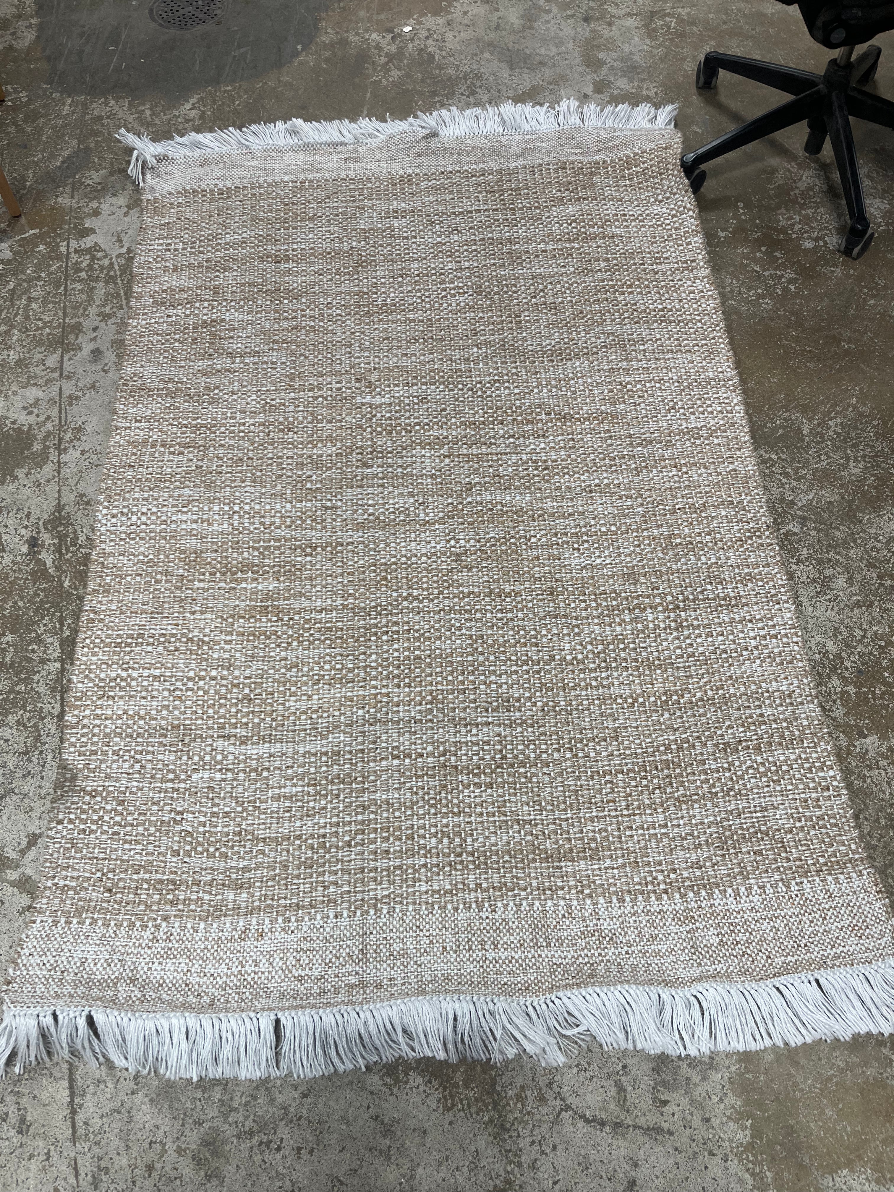 Catherine Solid Farmhouse Fringe Area Rug - 4' x 6' Beige