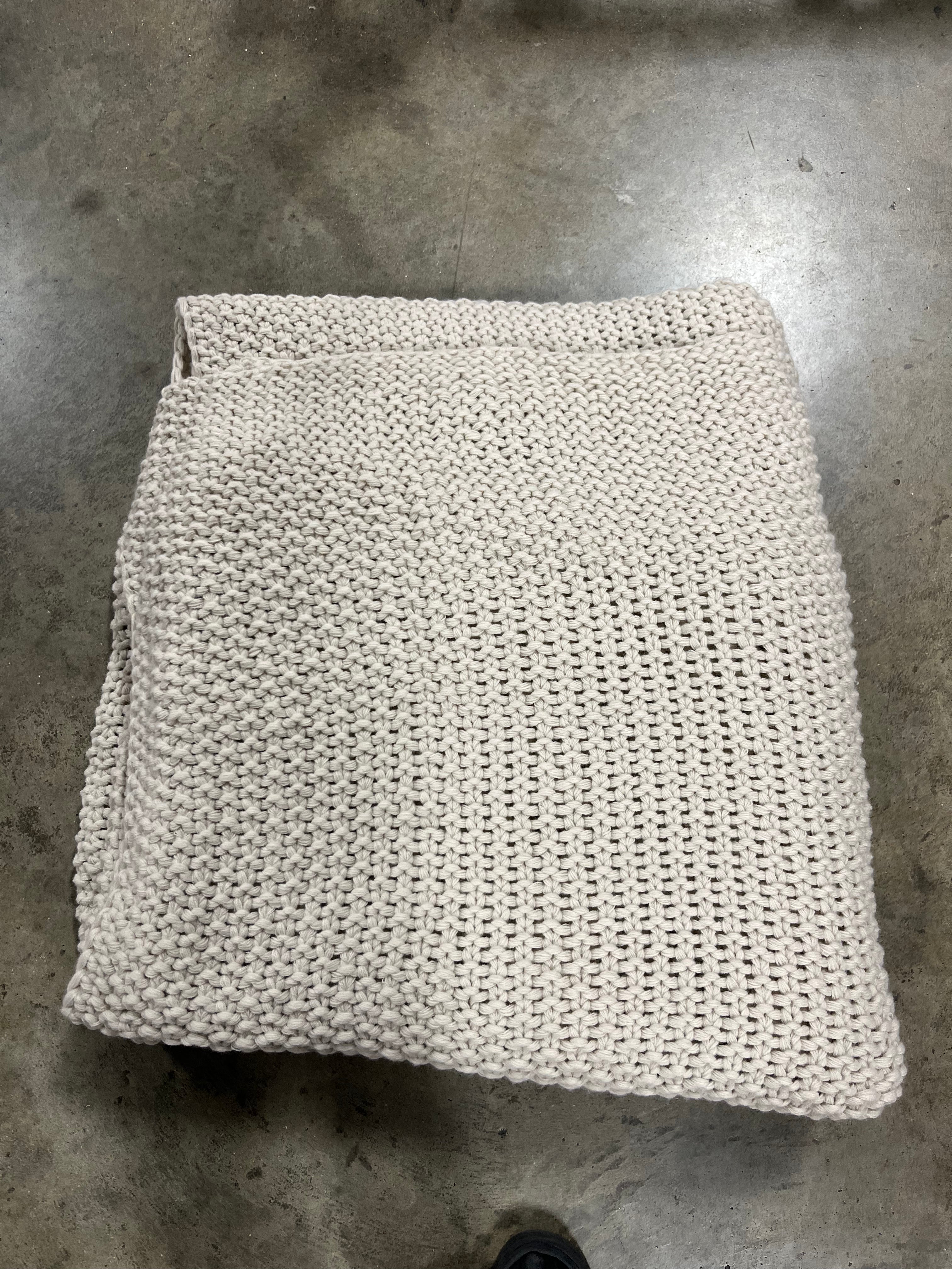 Chunky Knit Bed Blanket - Full/Queen