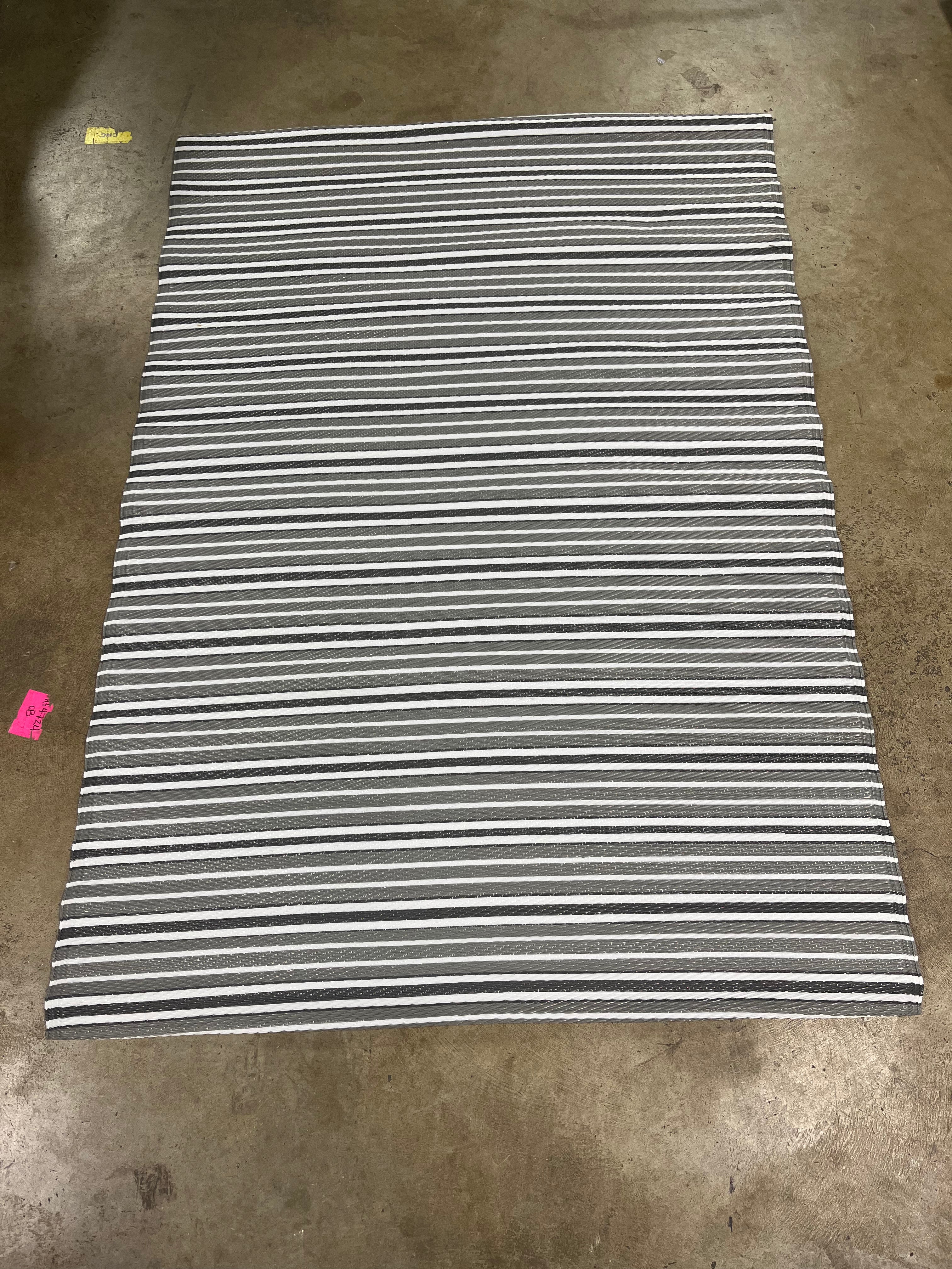 Striped Indoor/Outdoor Rug 4'x6', final cut