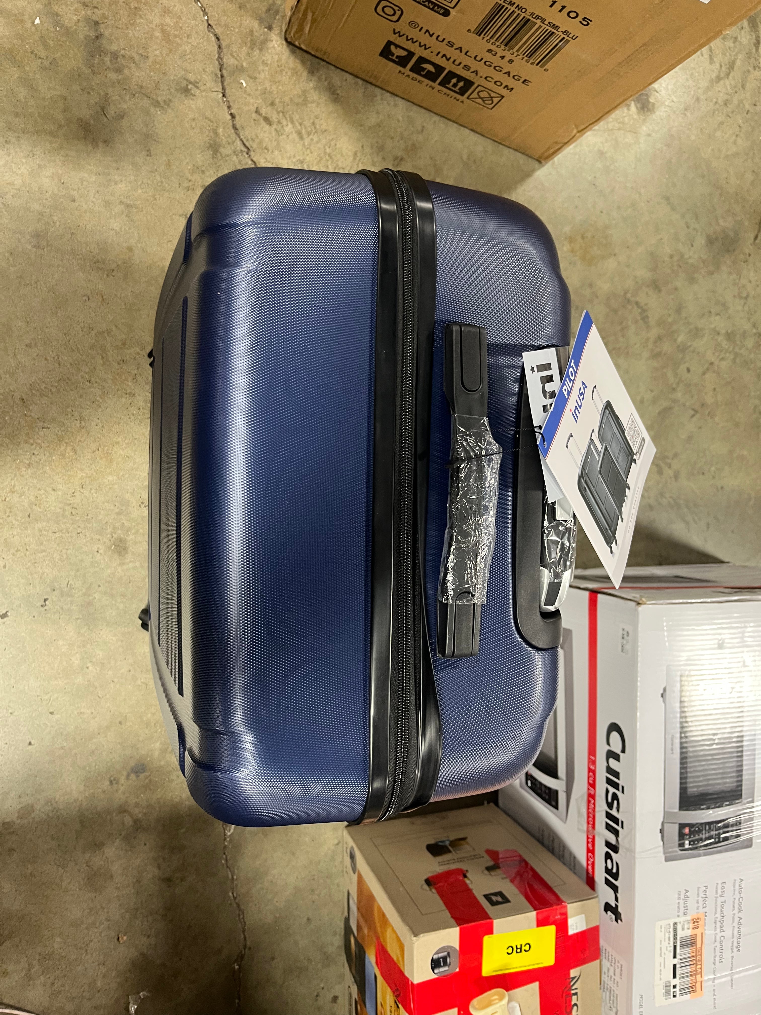 Pilot 1pc Lightweight Hardside Spinner Luggage