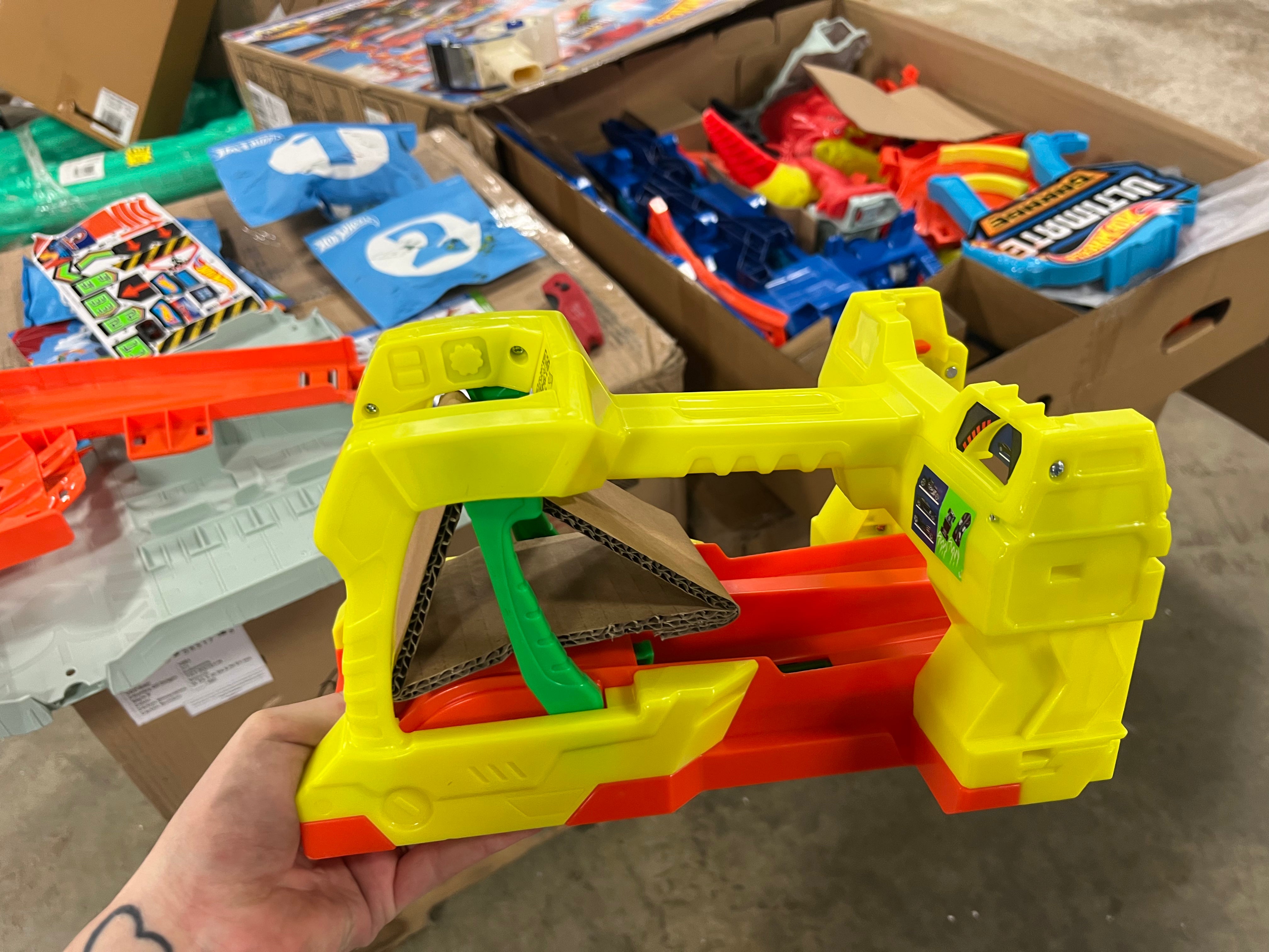 City Ultimate Garage Playset: Plastic Toy Vehicle Set, Includes Car, Non-Powered, Adult Assembly Required