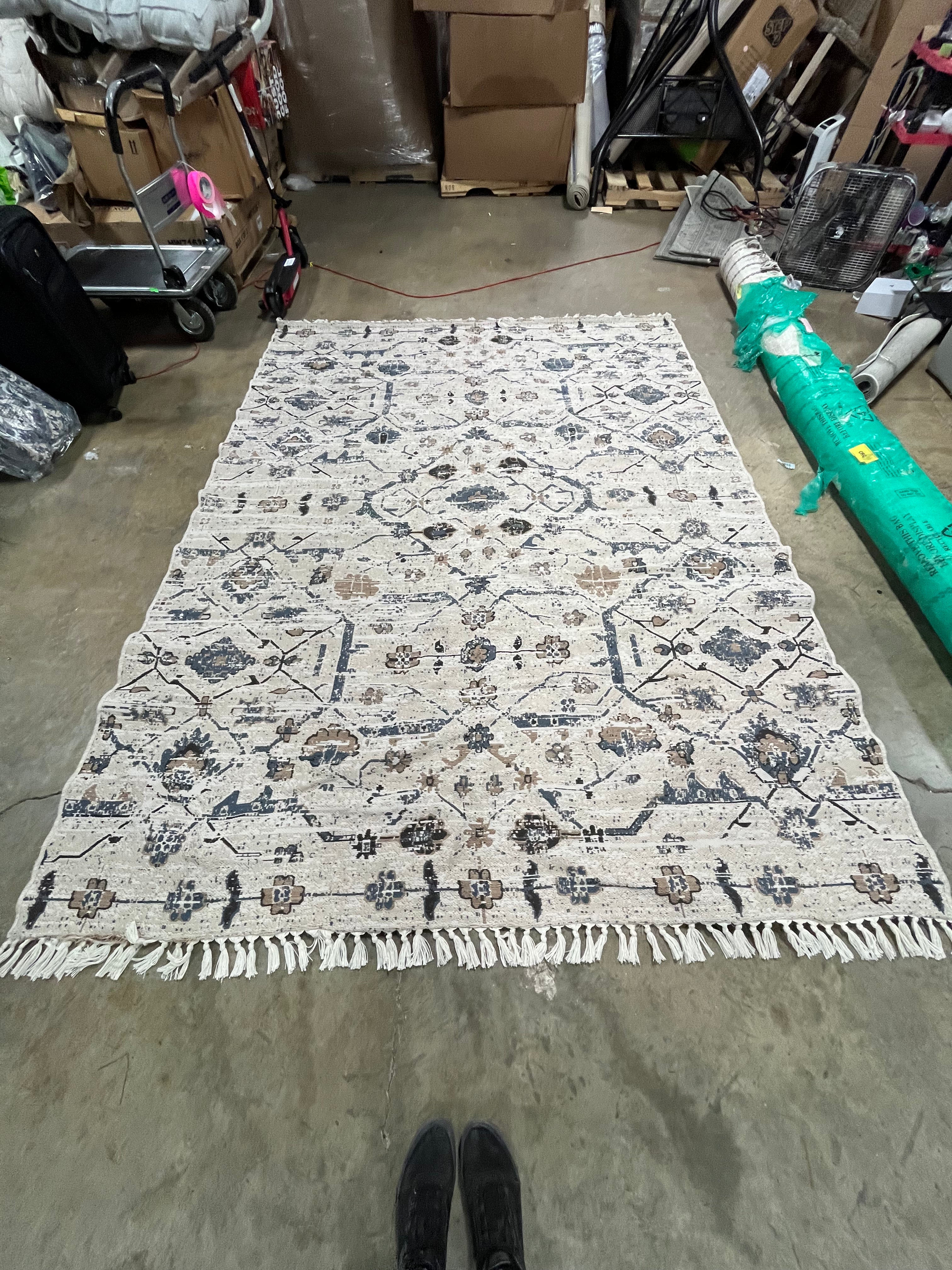 Becca Traditional Tiled Indoor Area Rug 6'7"x9'