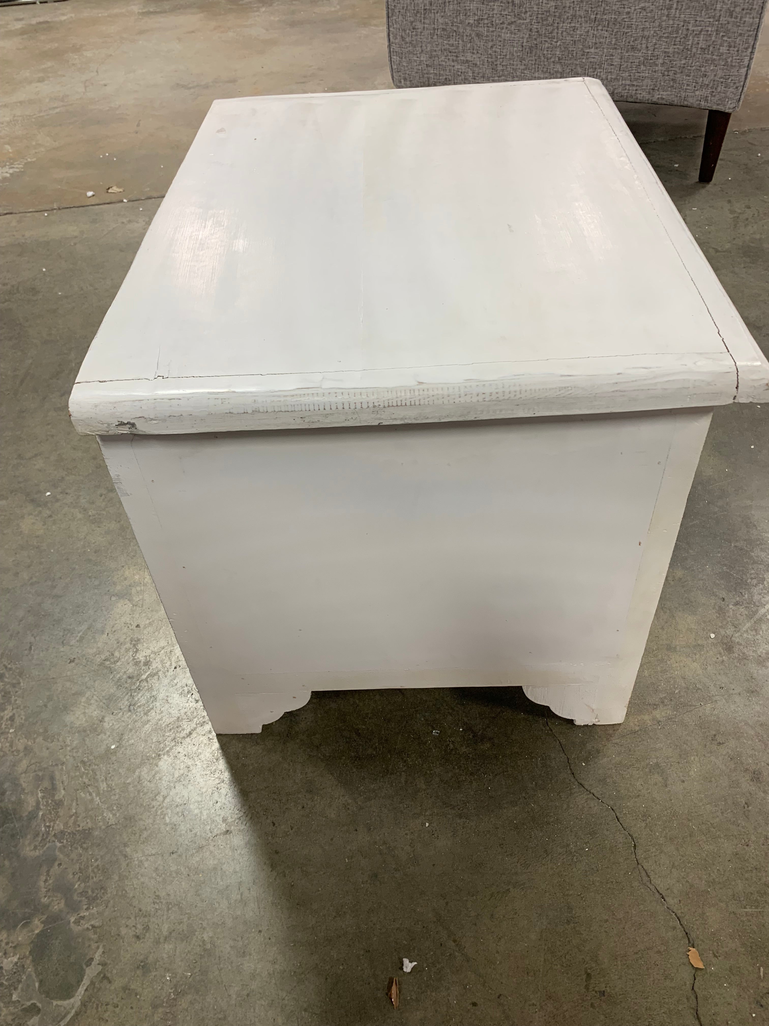 2-Drawers Antique White Wooden Nightstand