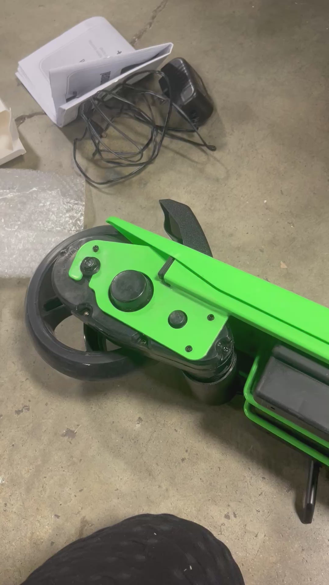 Jammer Kids Electric Scooter 12 Volt Battery Powered Scooter - Green