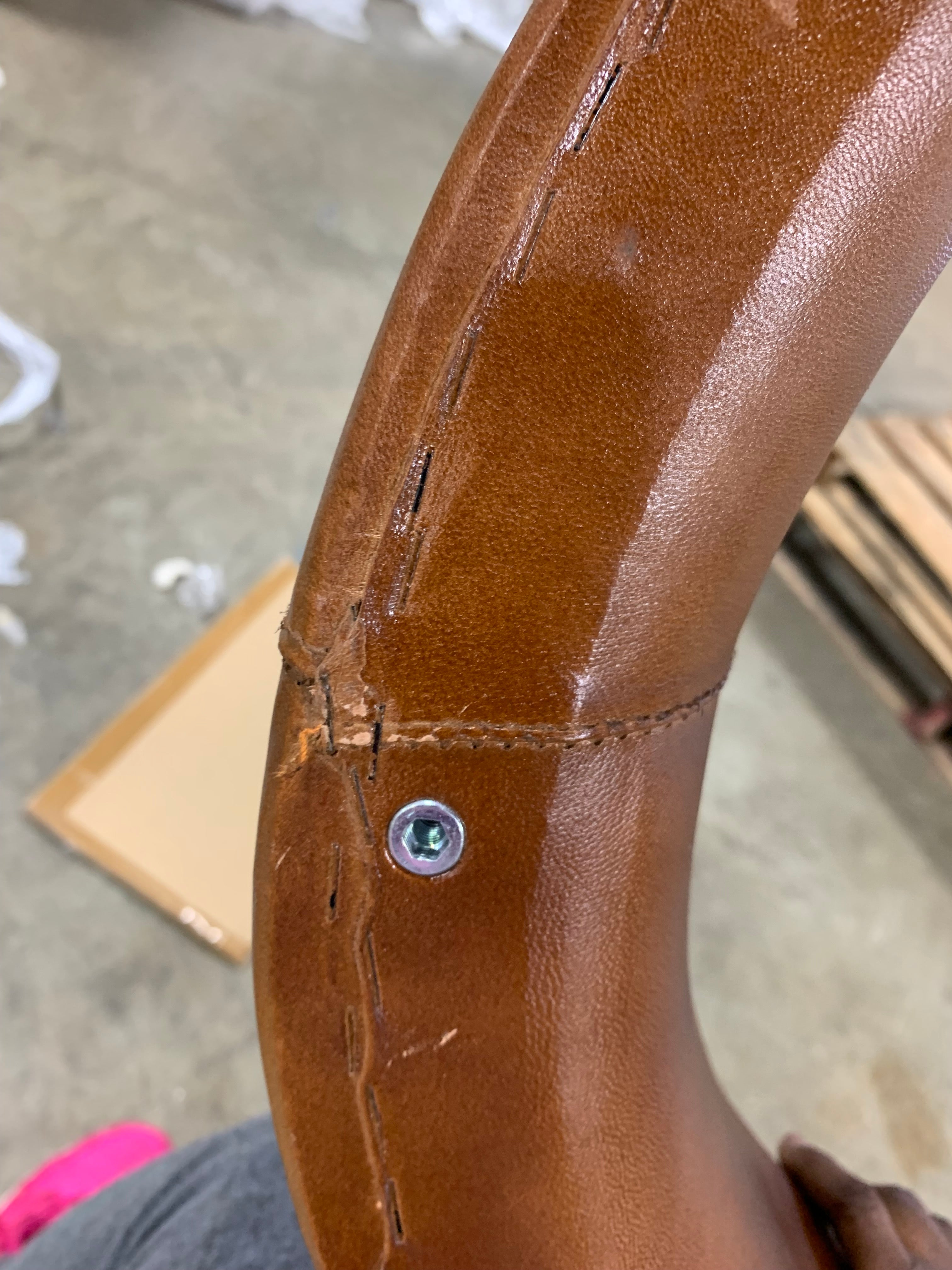 Avery armchair - Leather and steel
