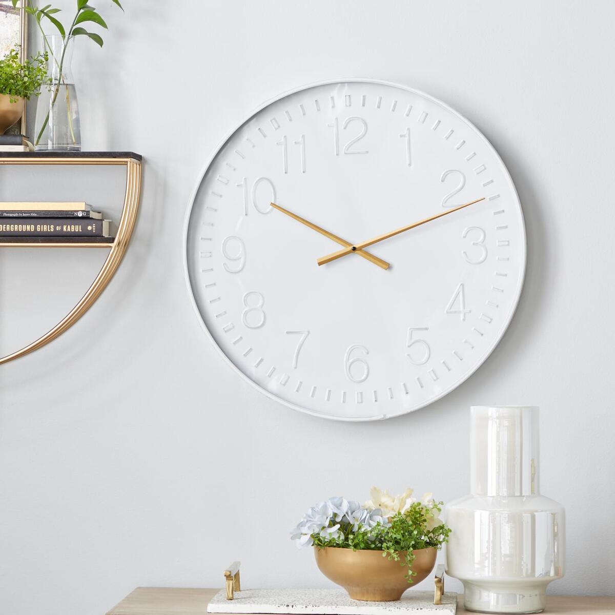 White Metal Round Analog Wall Clock