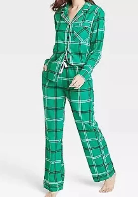 Medium Women's Green Plaid Pajama Set