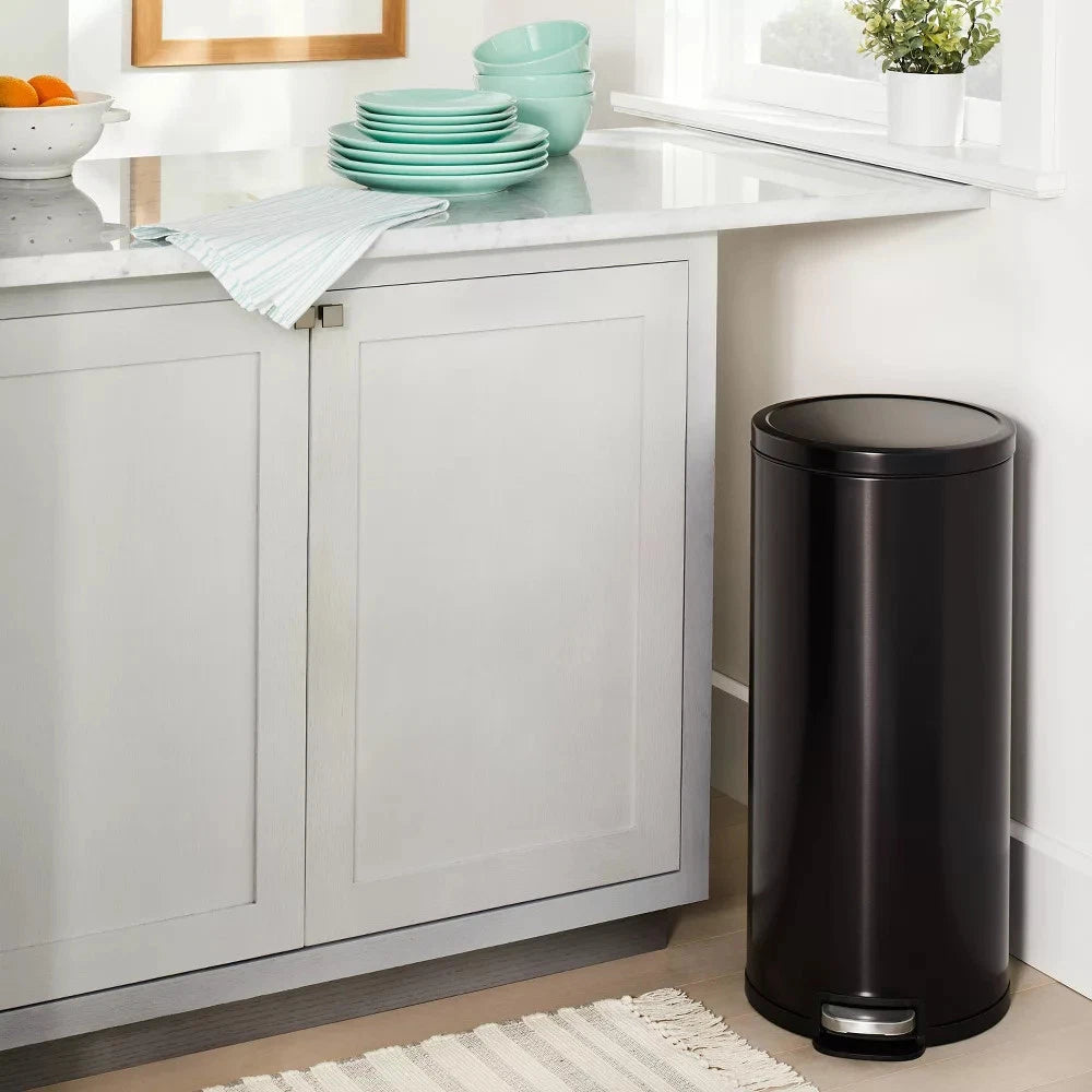 Round Step Trash Can Black