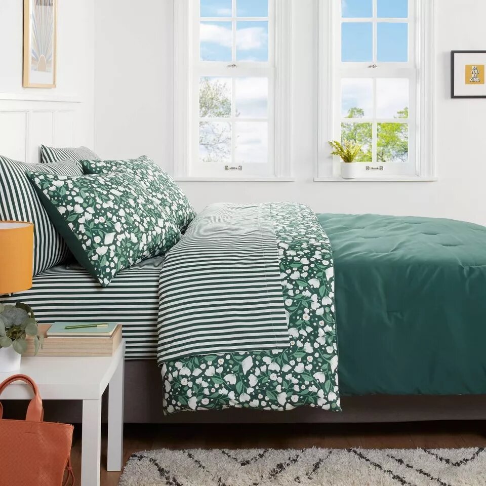 7pc Queen Floral Printed Microfiber Reversible Comforter & Sheets Set Dark