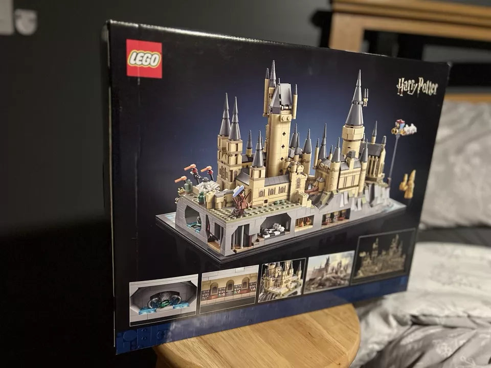 Harry Potter Hogwarts Castle and Grounds Wizarding Set
