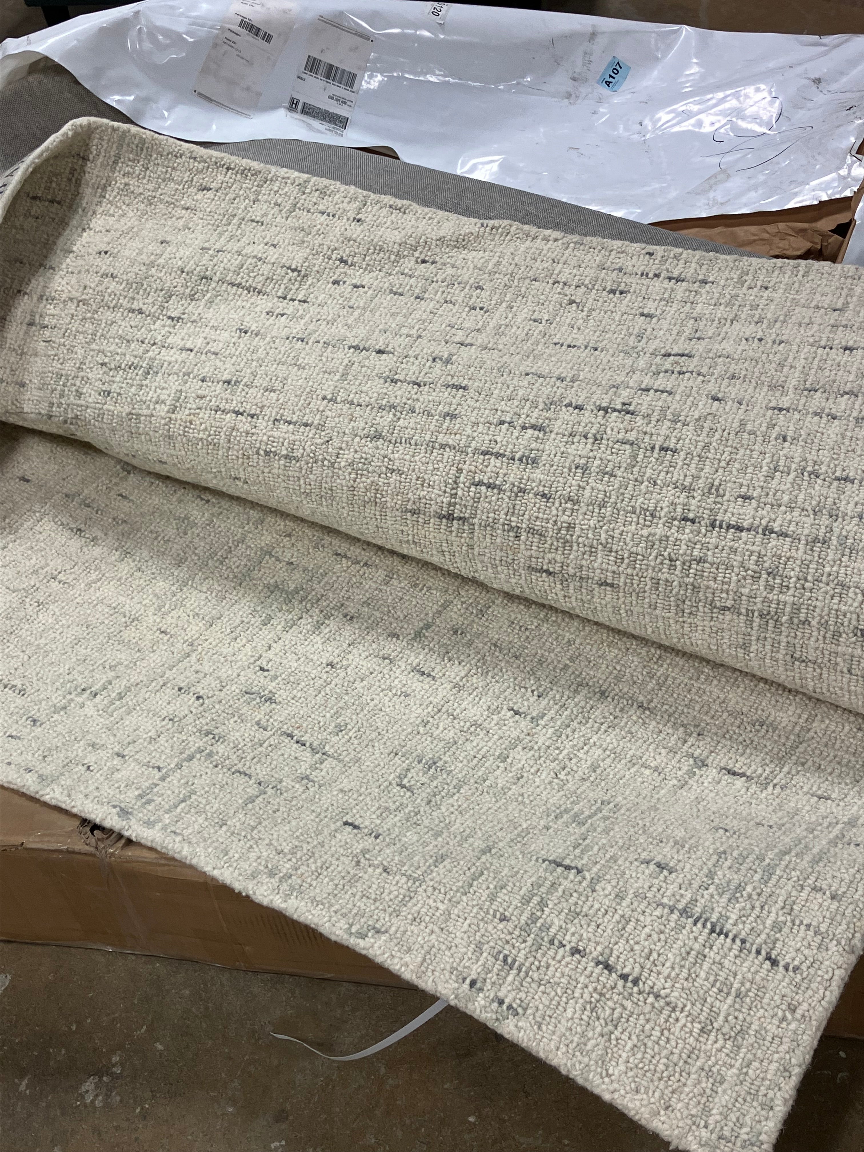 Abstract Ivory/Light Gray Speckled Area Rug