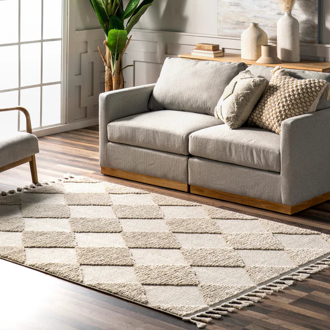 Marissa High/Low Diamond Tassel Area Rug 4'x6'