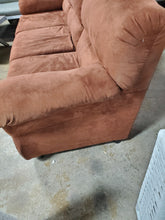 Load image into Gallery viewer, Piedmont Furniture Zuckerman Sofa
