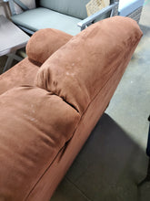 Load image into Gallery viewer, Piedmont Furniture Zuckerman Sofa
