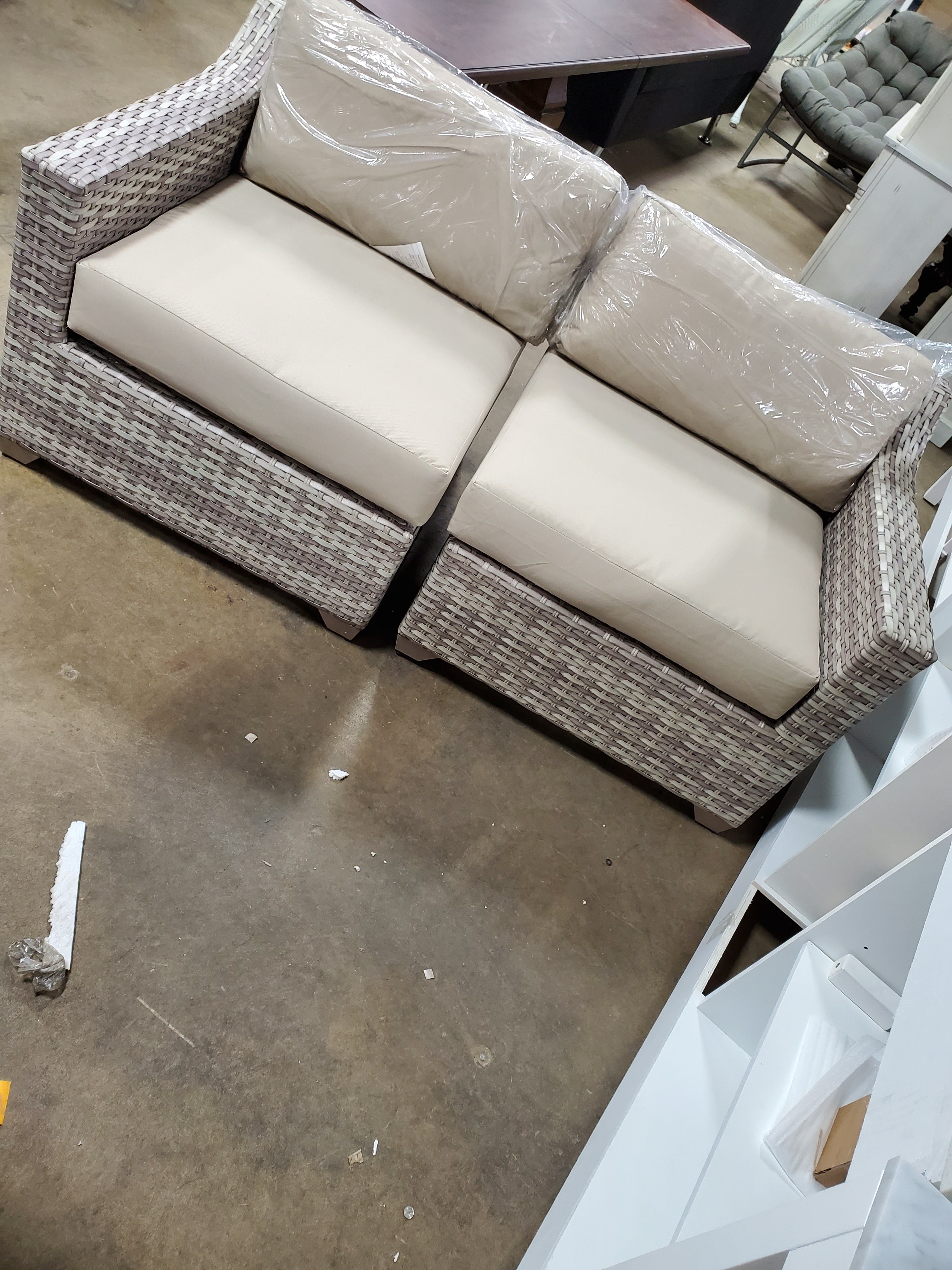 Rochford Loveseat with Cushions