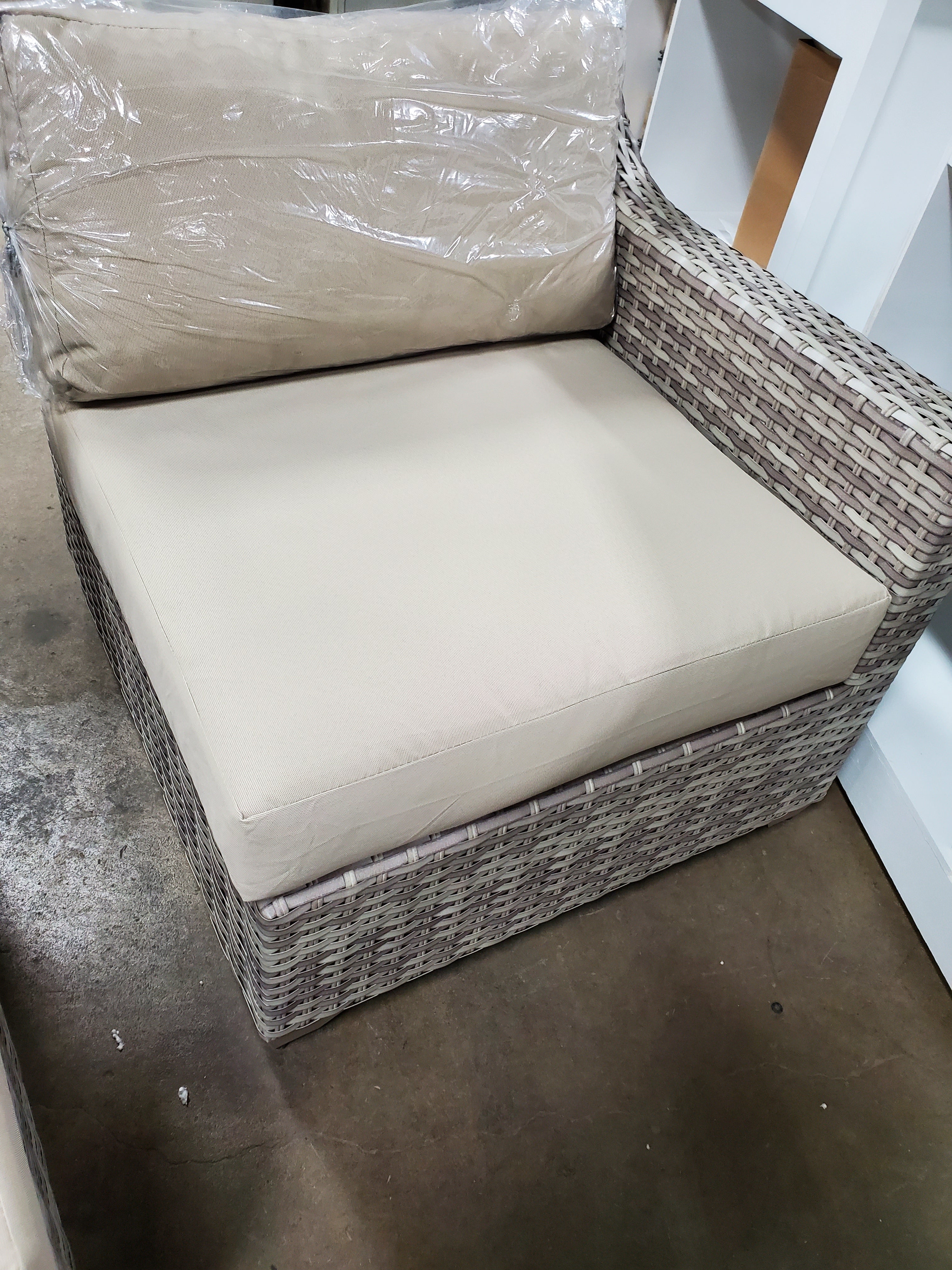 Rochford Loveseat with Cushions