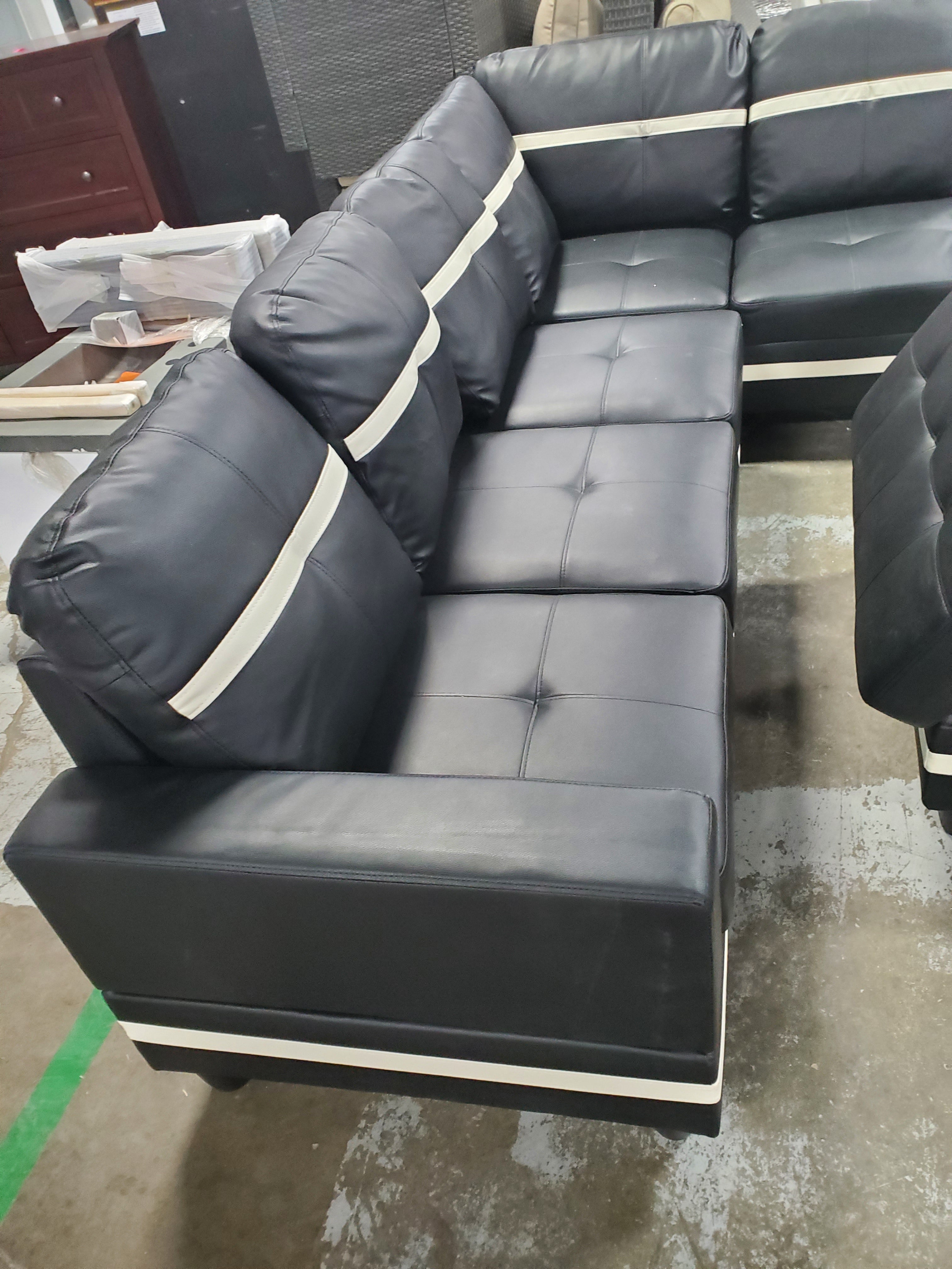 Maumee 103.50" Sectional with Ottoman