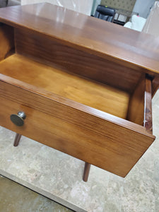Mid-Century 1 Drawer Solid Wood Nightstand in Caramel