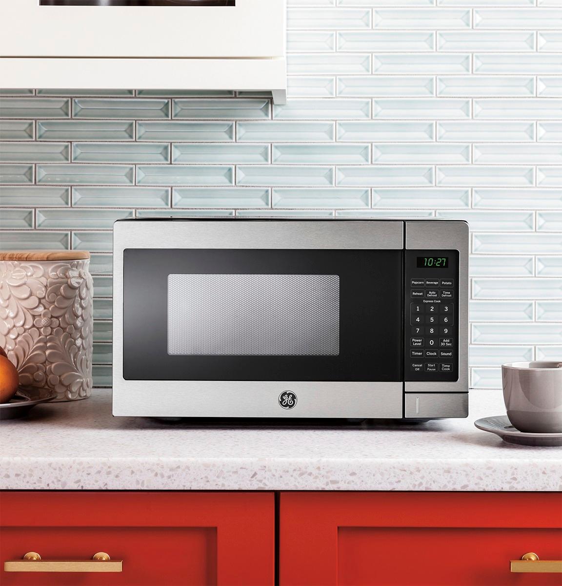 0.7 Cu. Ft. Compact Microwave - Stainless steel