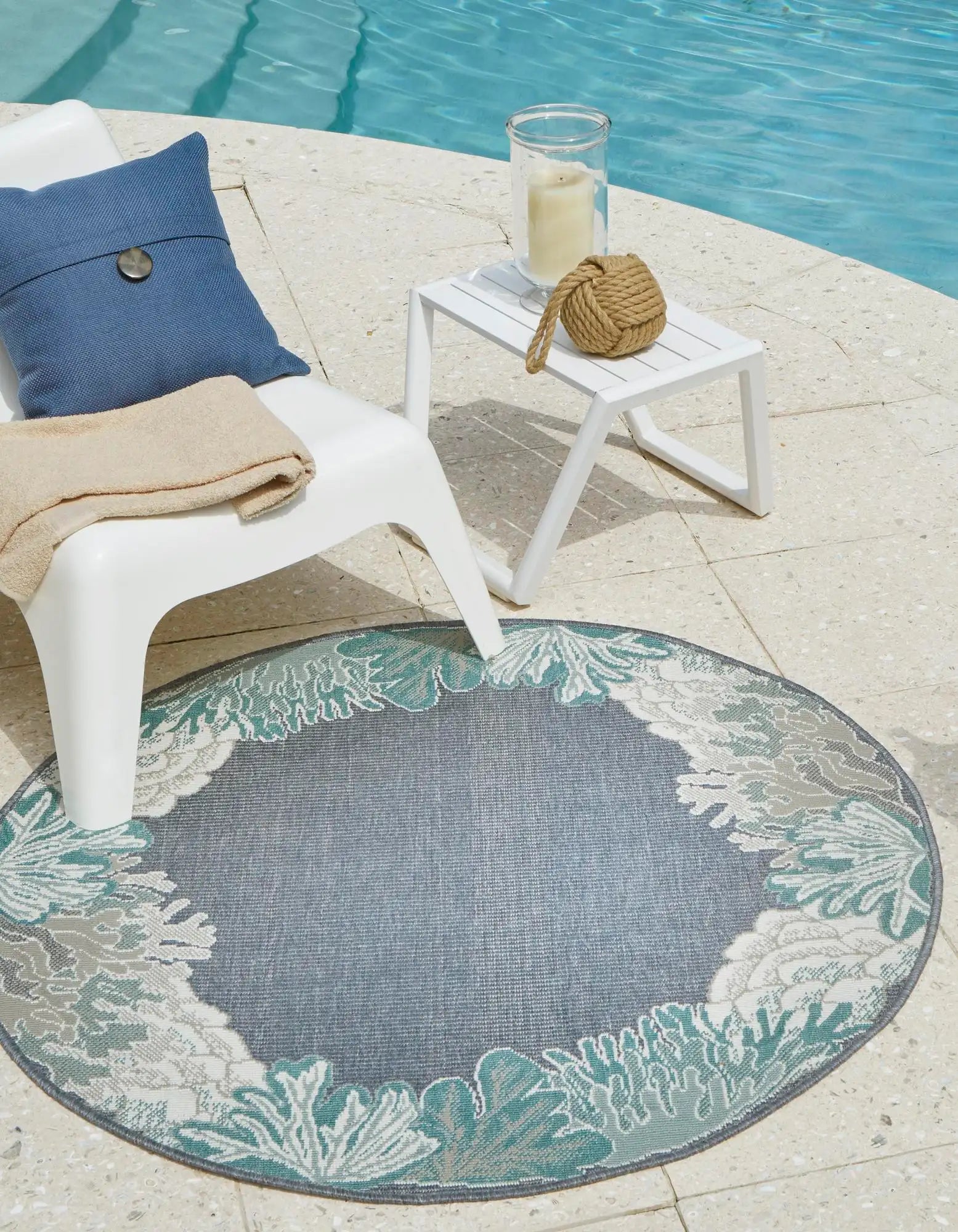 4' x 4' Outdoor Coastal Round Indoor / Outdoor Rug