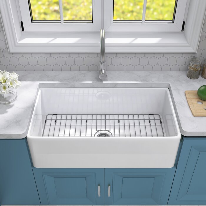 33" L x 18" W Apron Kitchen Sink with Strainer and Sink Grid