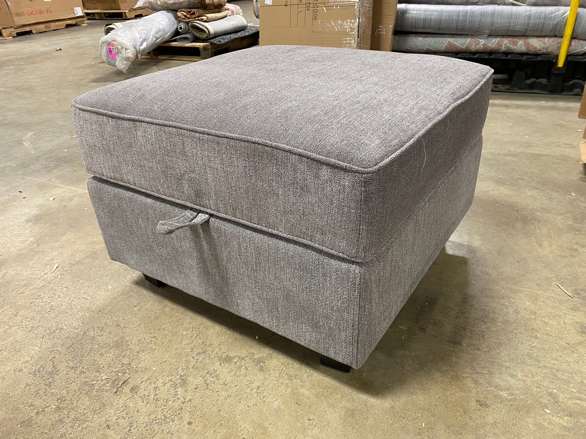 Manusite 25.6'' Wide Square Storage Ottoman with Storage