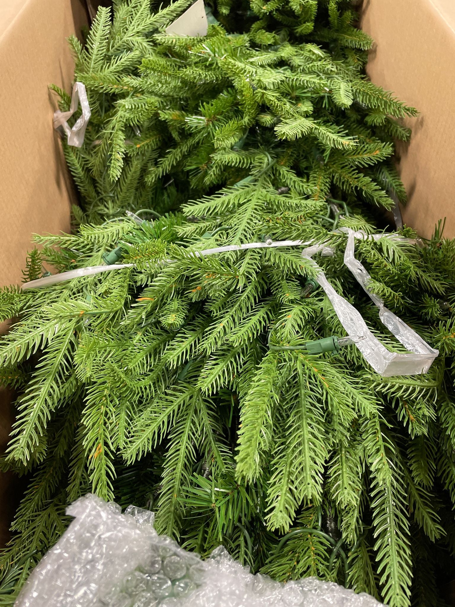 7.5' Green Artificial Christmas Tree with 800 Clear/White Lights CA393