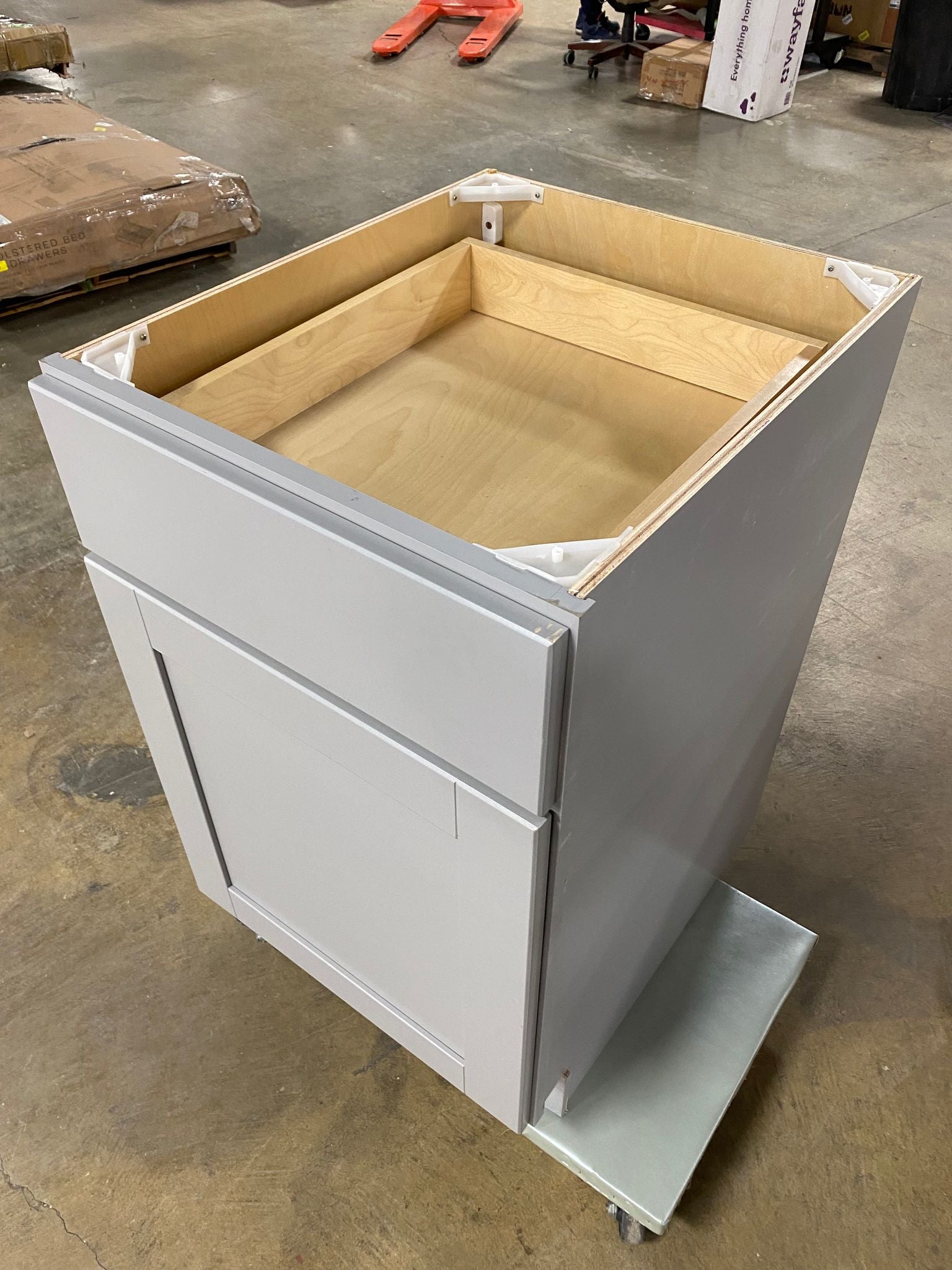 Cambridge Shaker Assembled 21 in. x 34.5 in. x 24.5 in. Base Cabinet with Soft Close Full Extension Drawer in Gray