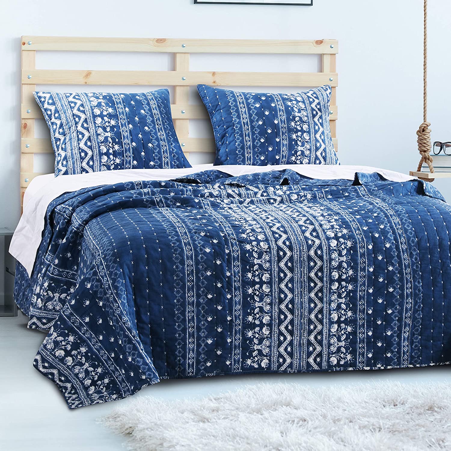 Barefoot Bungalow Embry Indigo, 3-Piece Full/Queen Quilt Set, Blue